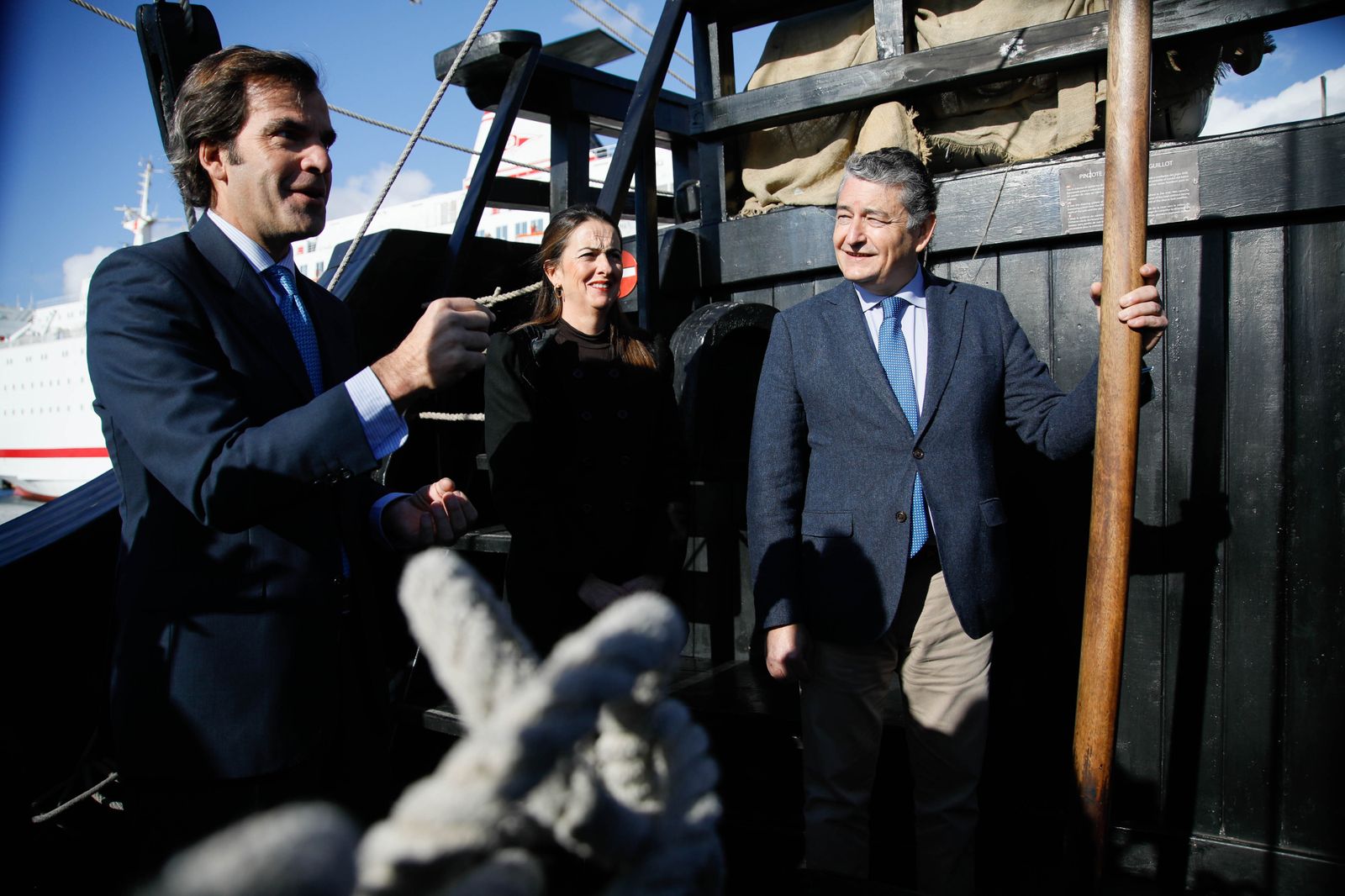 Imágenes de la visita del Consejero Antonio Sanz a la Nao Victoria