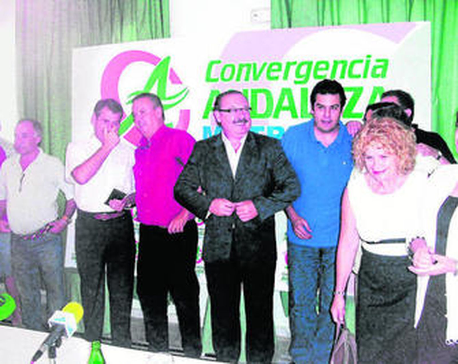 Rubiales, en el centro, con Benavides a su derecha, cuando confirmó que concurriría a las elecciones por CA.