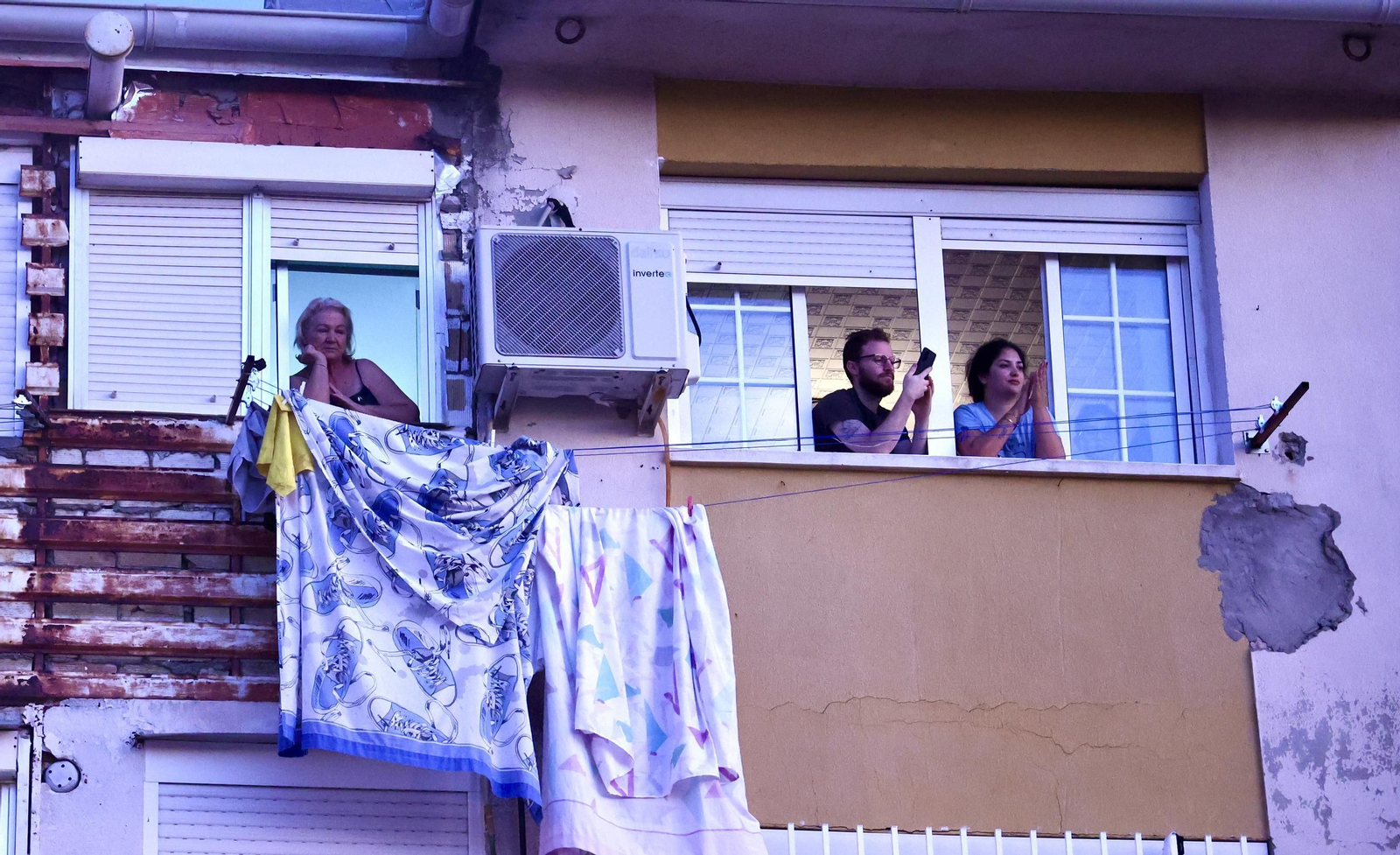 Regreso de la Esperanza de Triana a su paso por el Hospital Infantil del Virgen del Rocío