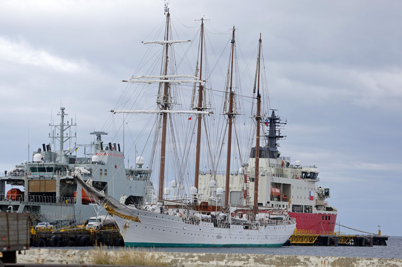 Las imágenes del 'Juan Sebastián de Elcano' en Punta Arenas (Chile)
