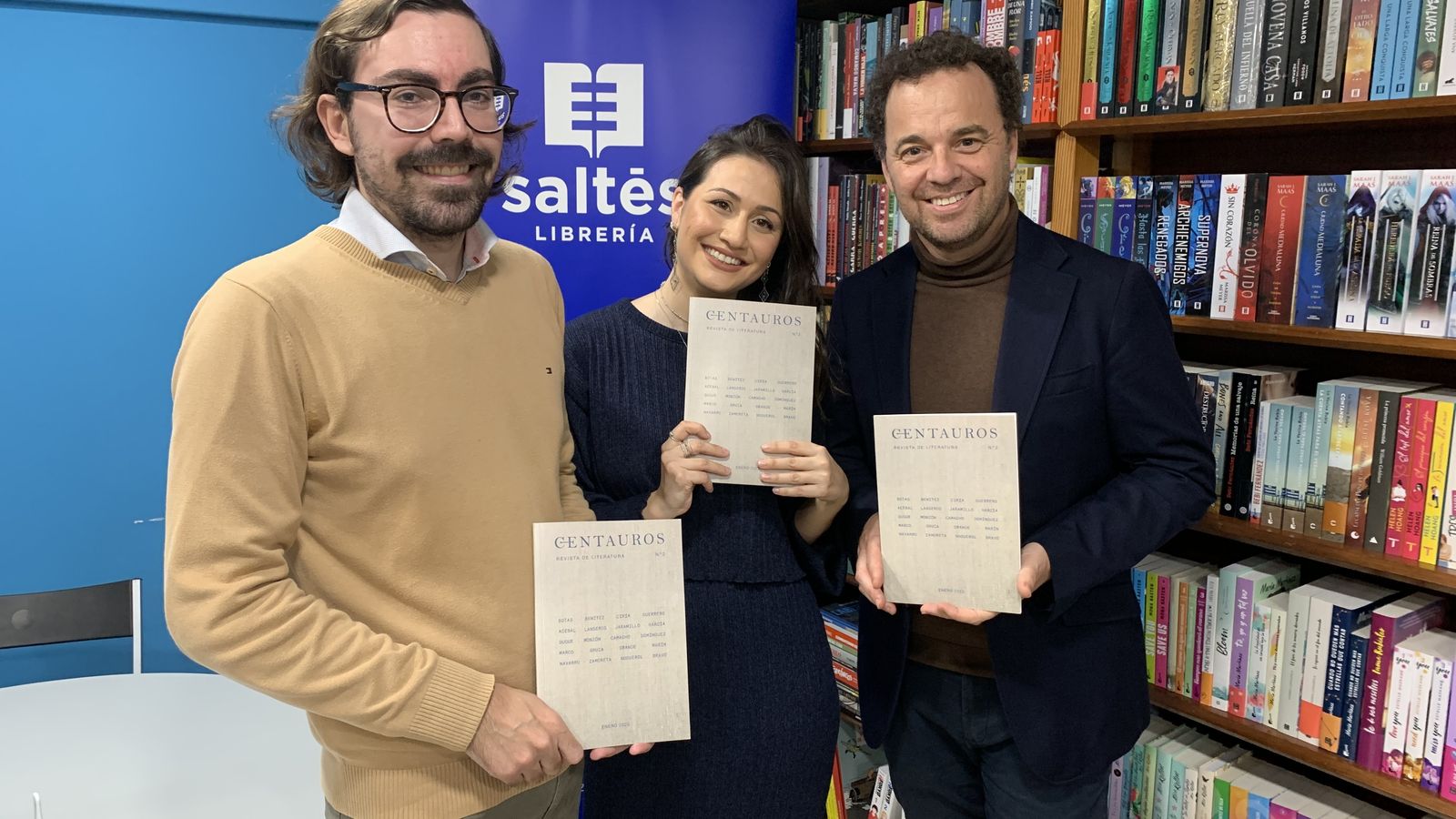 Autores de la revista durante la presentación en la Librería Saltés