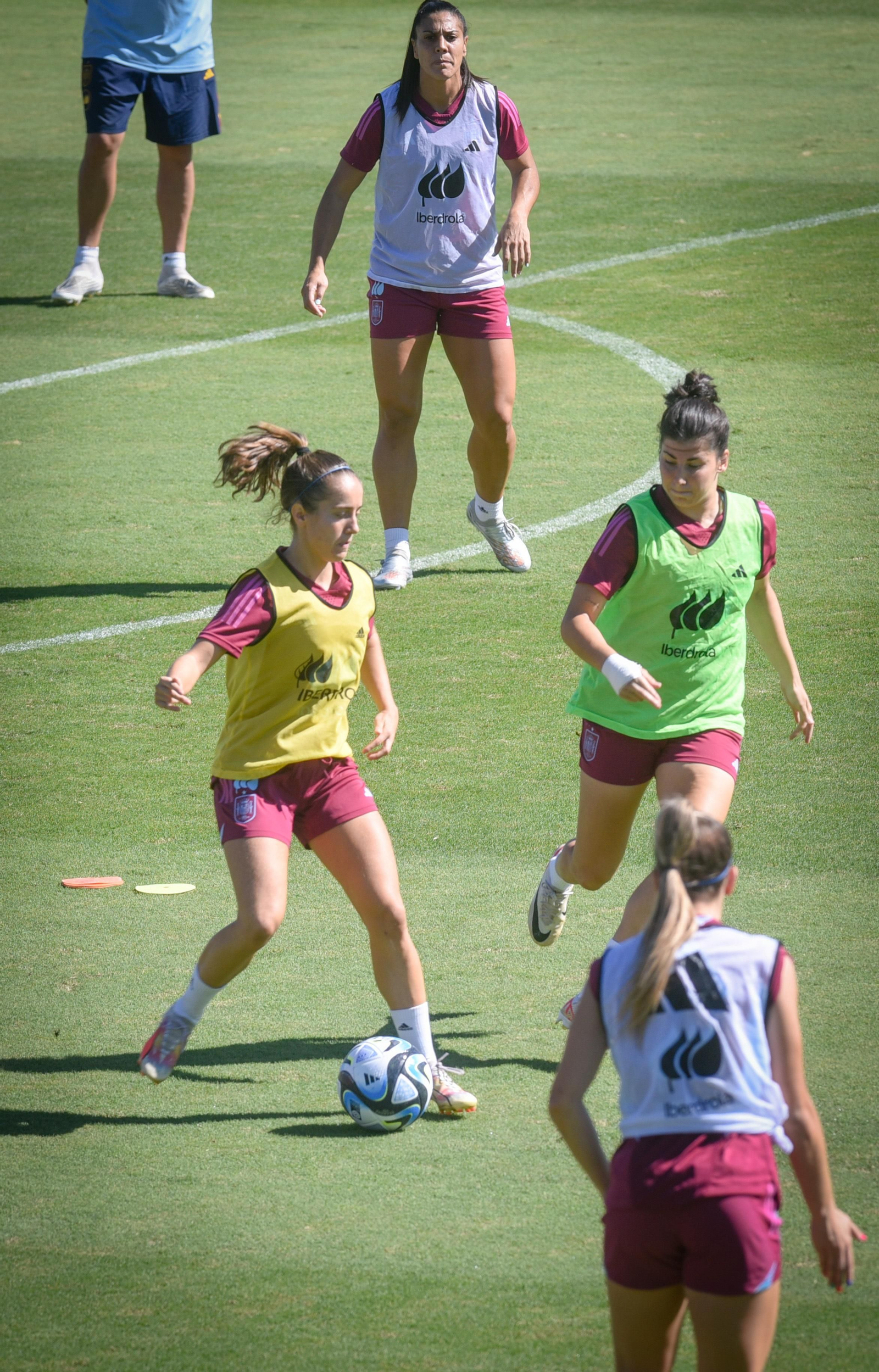 El entrenamiento de la Selección Española Femenina, en imágenes