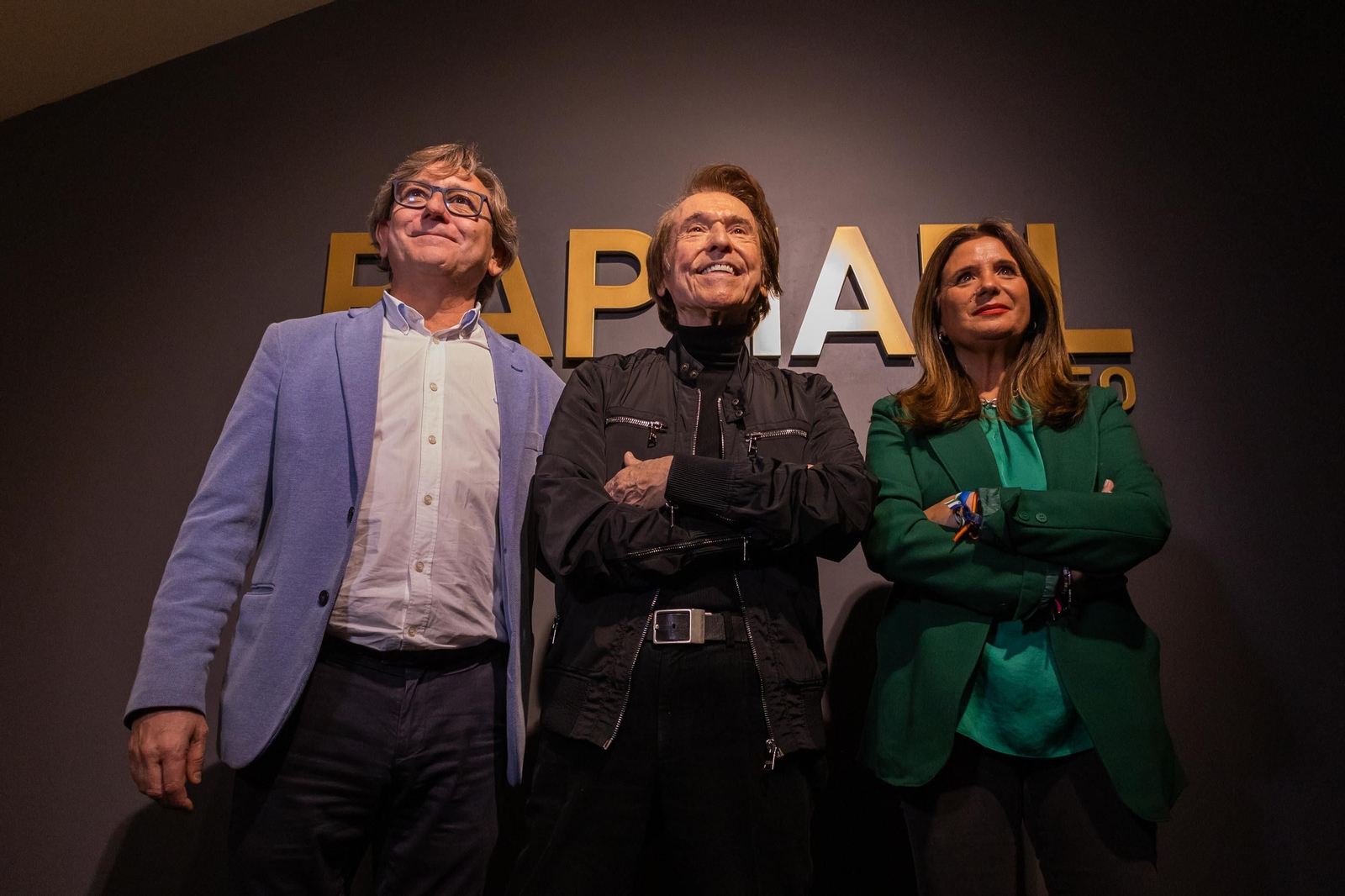 Raphael visita el museo en su honor de Linares tras la cesión trajes y su espectacular coche Lincoln