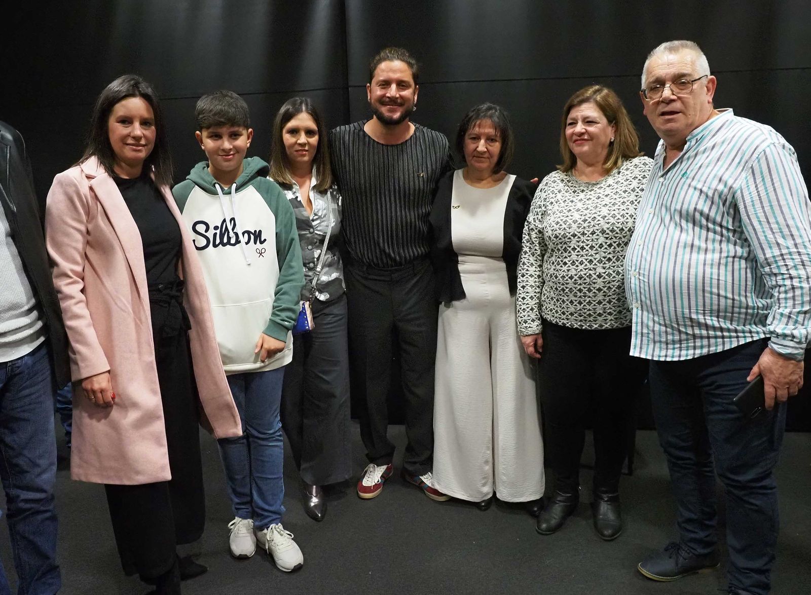 Manuel Carrasco regresa a su Isla Cristina para recibir el Galardón de la Peña Pasacalles, en imágenes