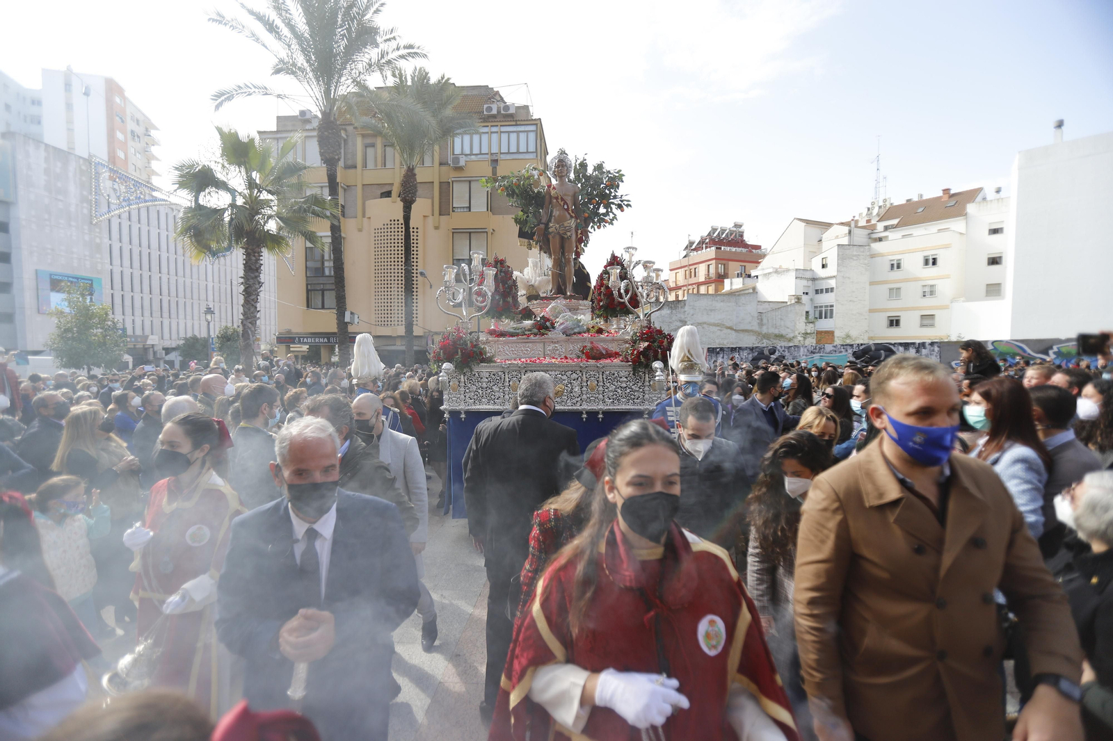 Imágenes del ambiente en la procesión de San Sebastián en Huelva