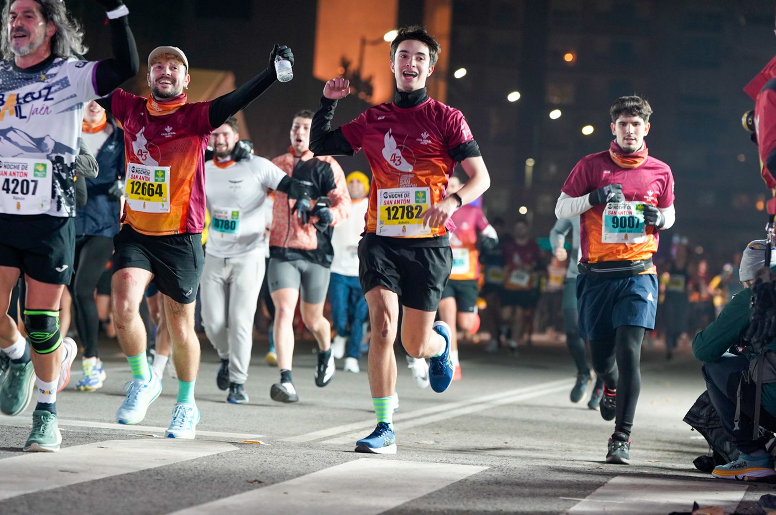 En imágenes: búscate en tu llegada a meta de la Carrera de San Antón 2026 (14)