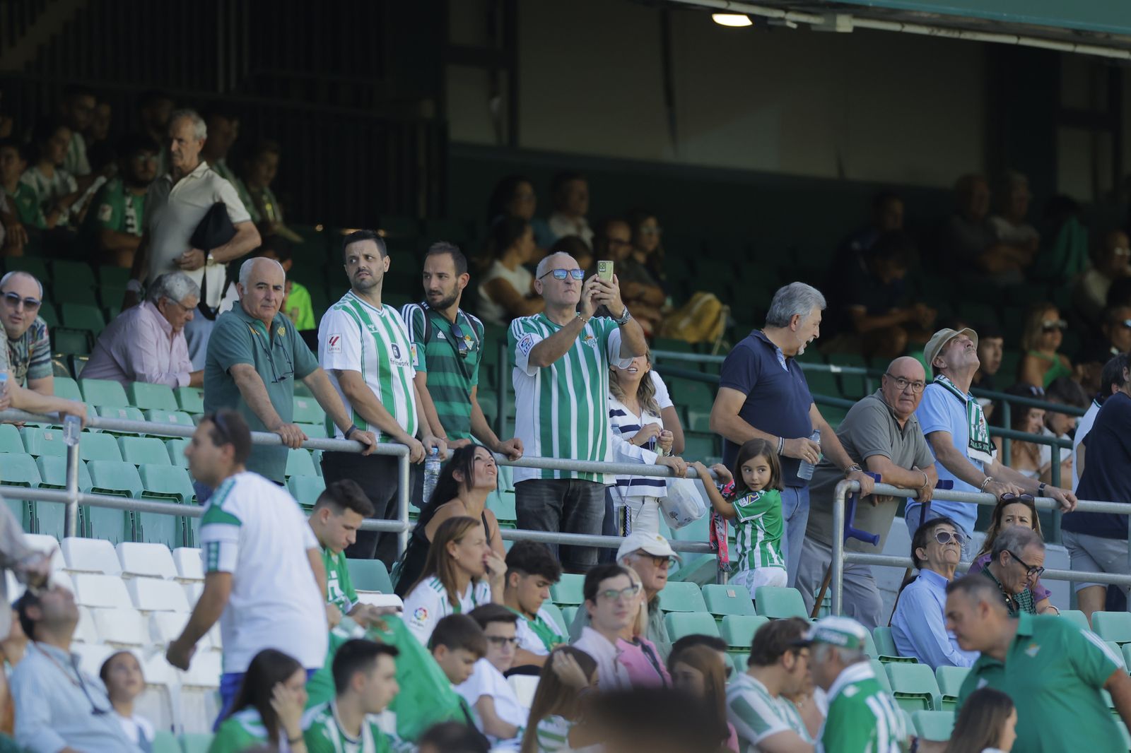 Búscate en las fotos del Betis-Cádiz