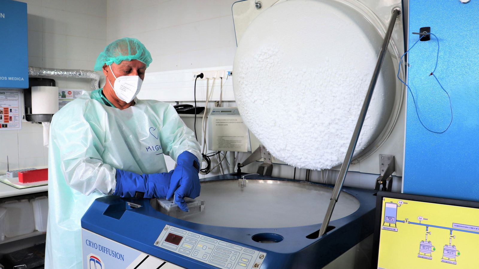 Localización  de células madre en el contenedor de nitrógeno líquido.