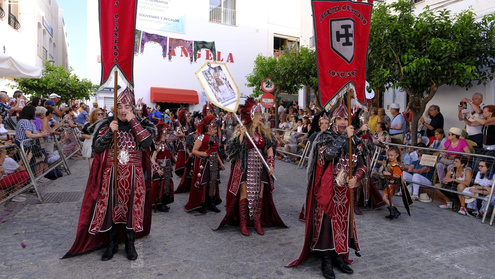 Imágenes del desfile de Moros y Cristianos de Mojácar