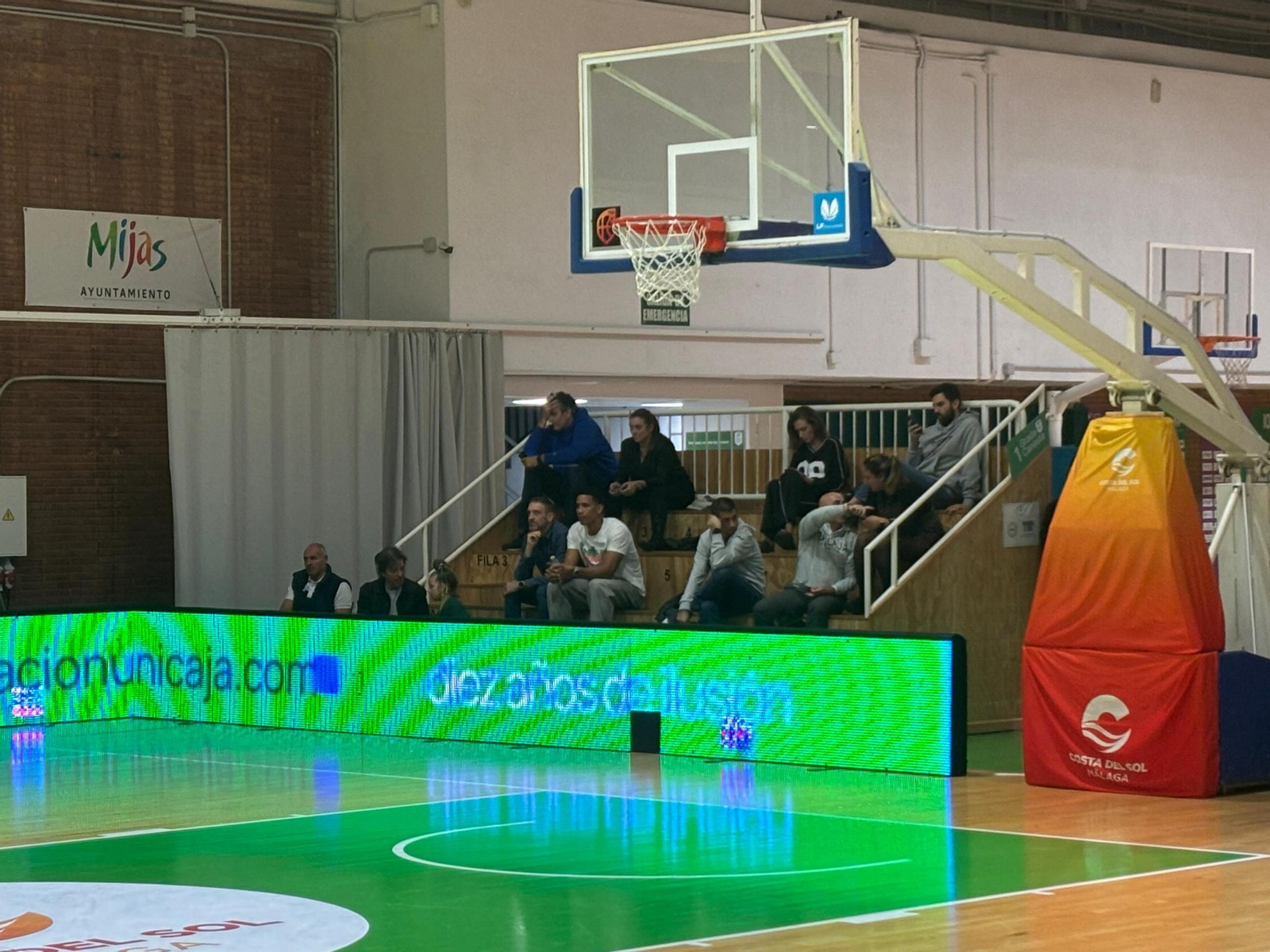 Ibon Navarro y Tyson Pérez observan al Unicaja Mijas en Los Guindos Ibon Navarro y Tyson Pérez observan al Unicaja Mijas en Los Guindos