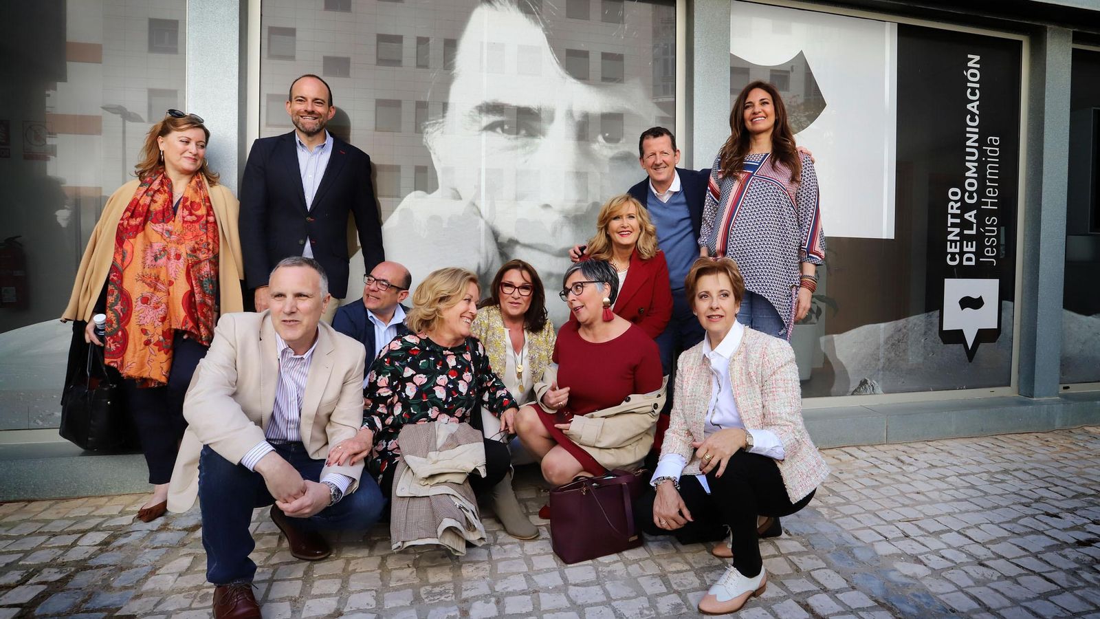 Familiares y amigos de Jesús Hermida, el día de la inauguración.