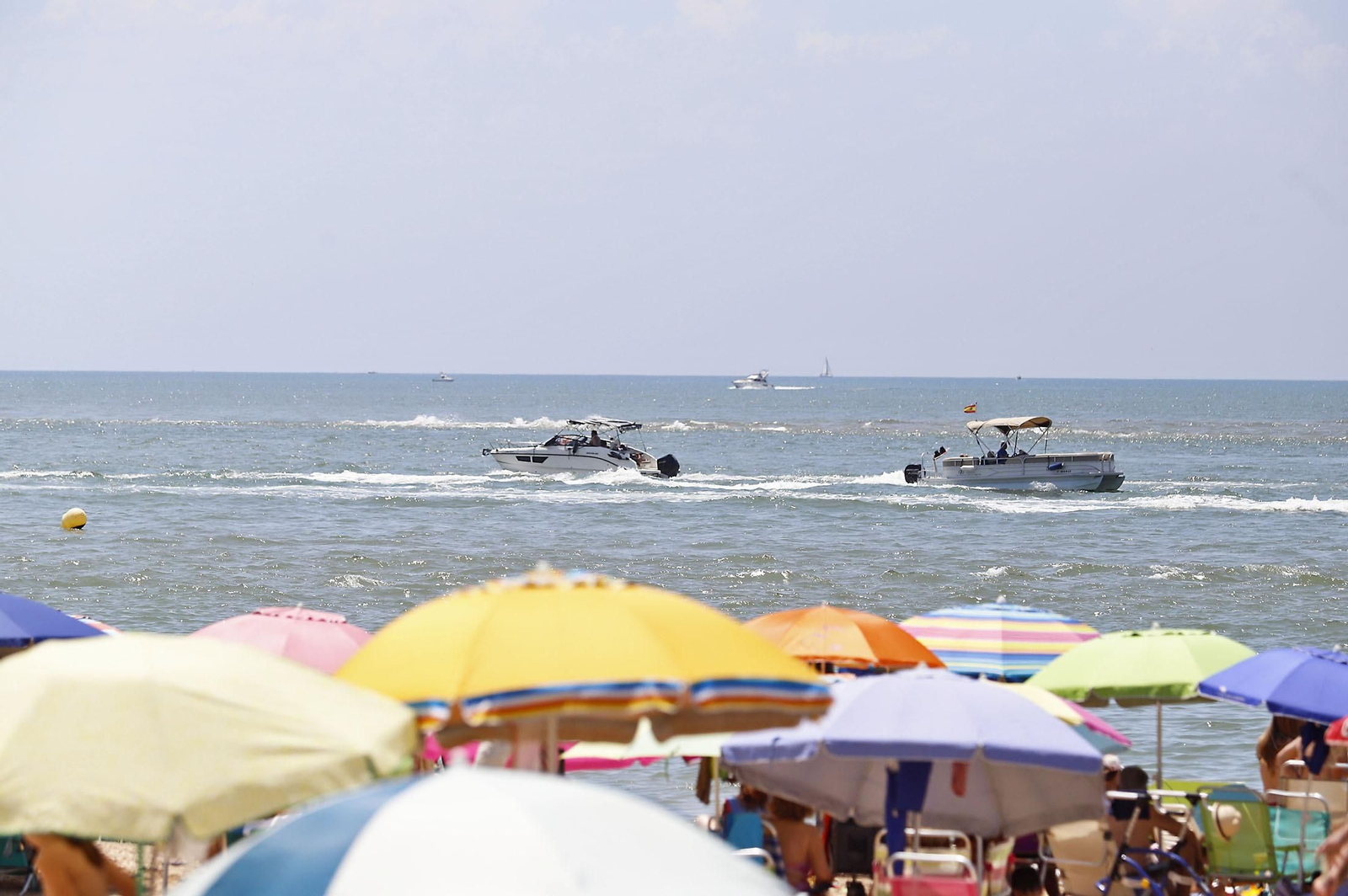 Las imágenes de la jornada de domingo en las playas de Huelva