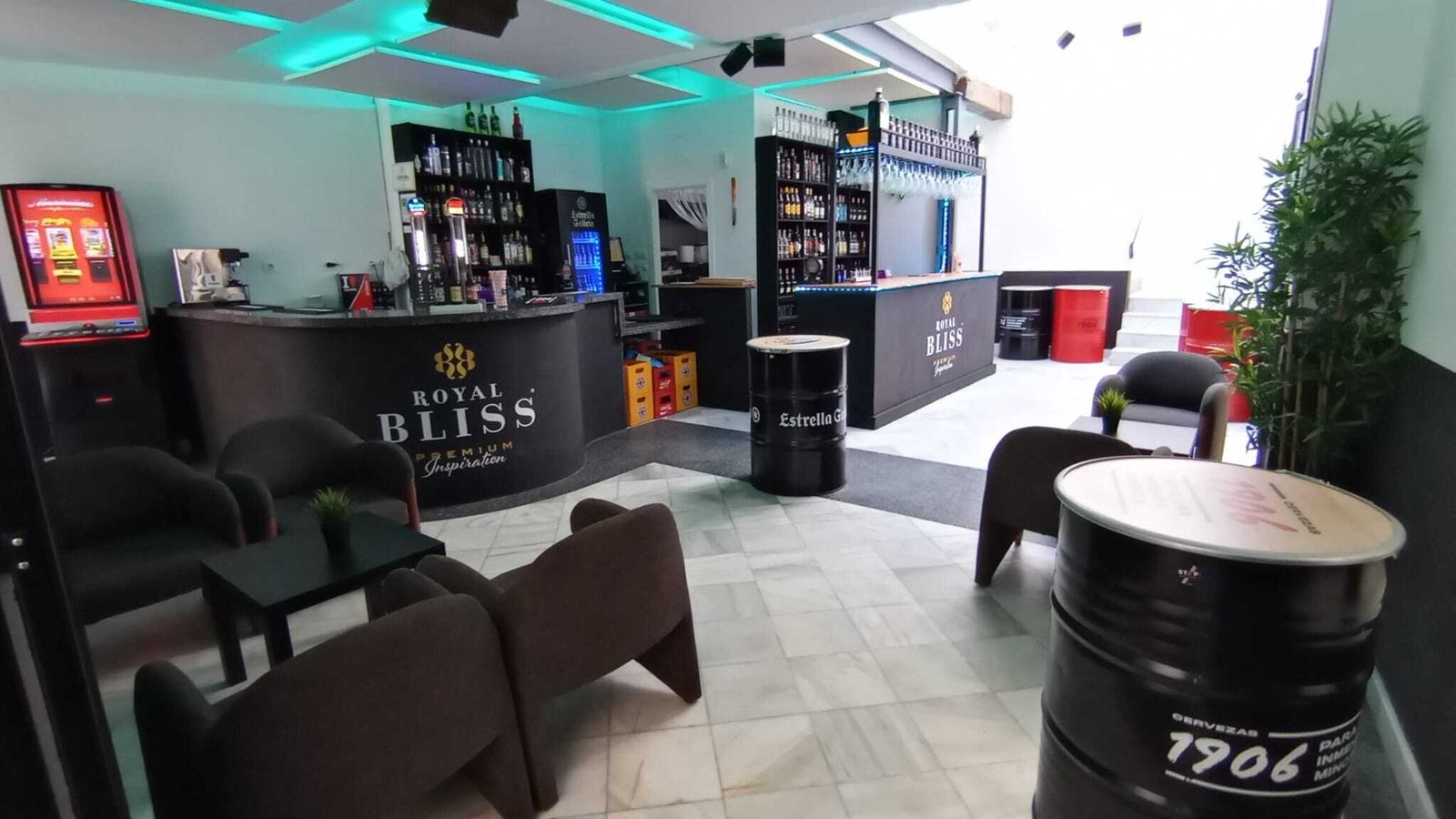 Interior del bar Marabú.