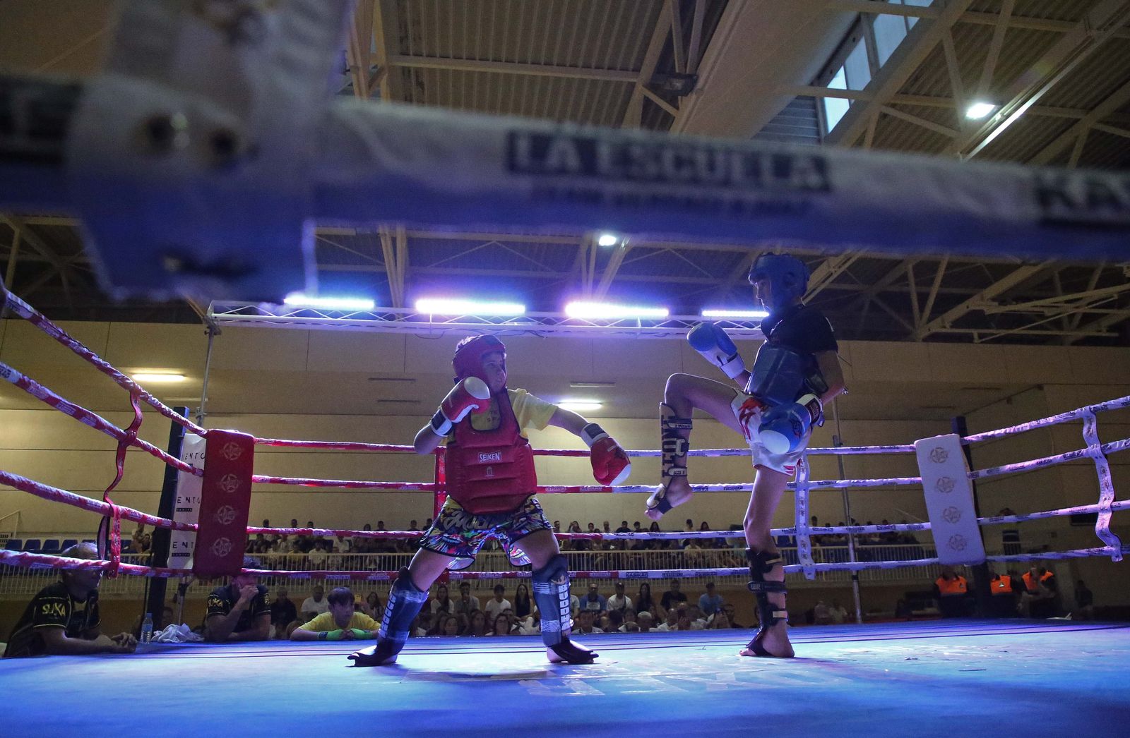 Velada de rock boxing en Tarifa, en imágenes