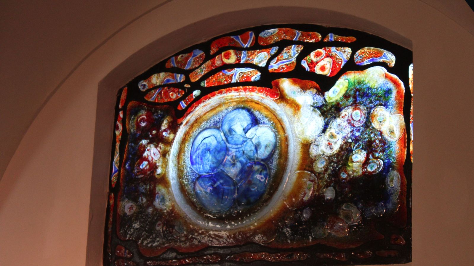 Vidriera de una mórula, la última que instaló Blas Carrillo en el verano de 2018.