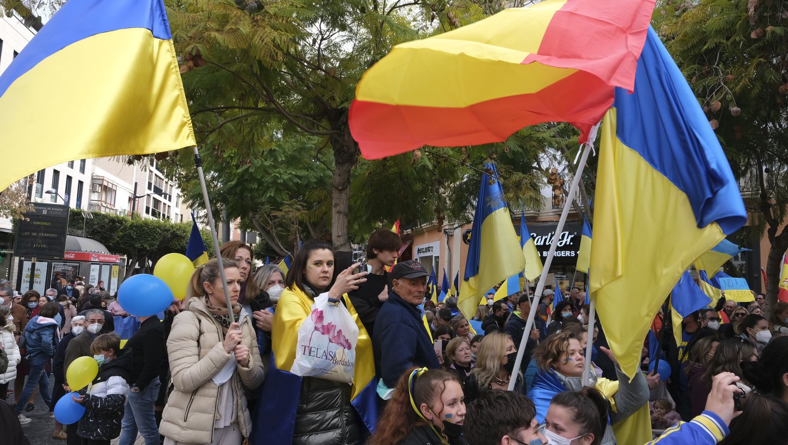 Fotogalería de las protestas contra la invasión rusa en Ucrania. Almería.