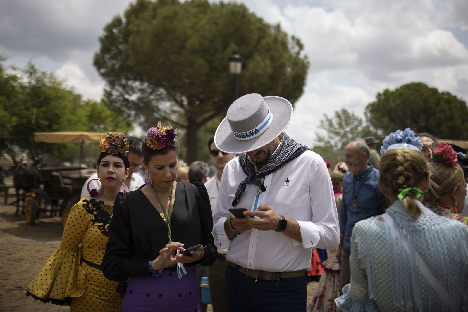 El Rocío 2023: Imágenes de ambiente en la aldea durante la presentación de las Hermandades