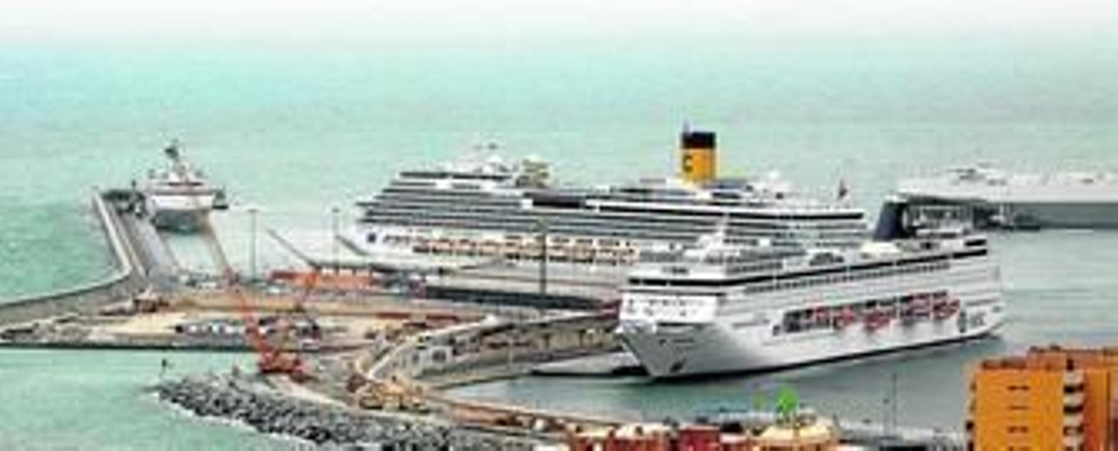 Vista del dique de levante en el puerto malagueño.