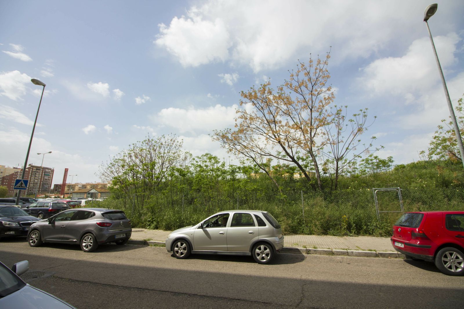 La parcela de 1.928 metros cuadrados se encuentra muy descuidada desde hace años.