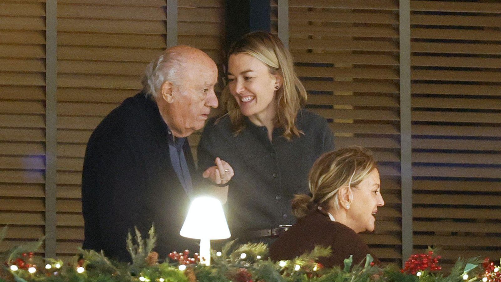Amancio Ortega, su hija Marta, presidenta de Inditex, y su mujer Flora Pérez.