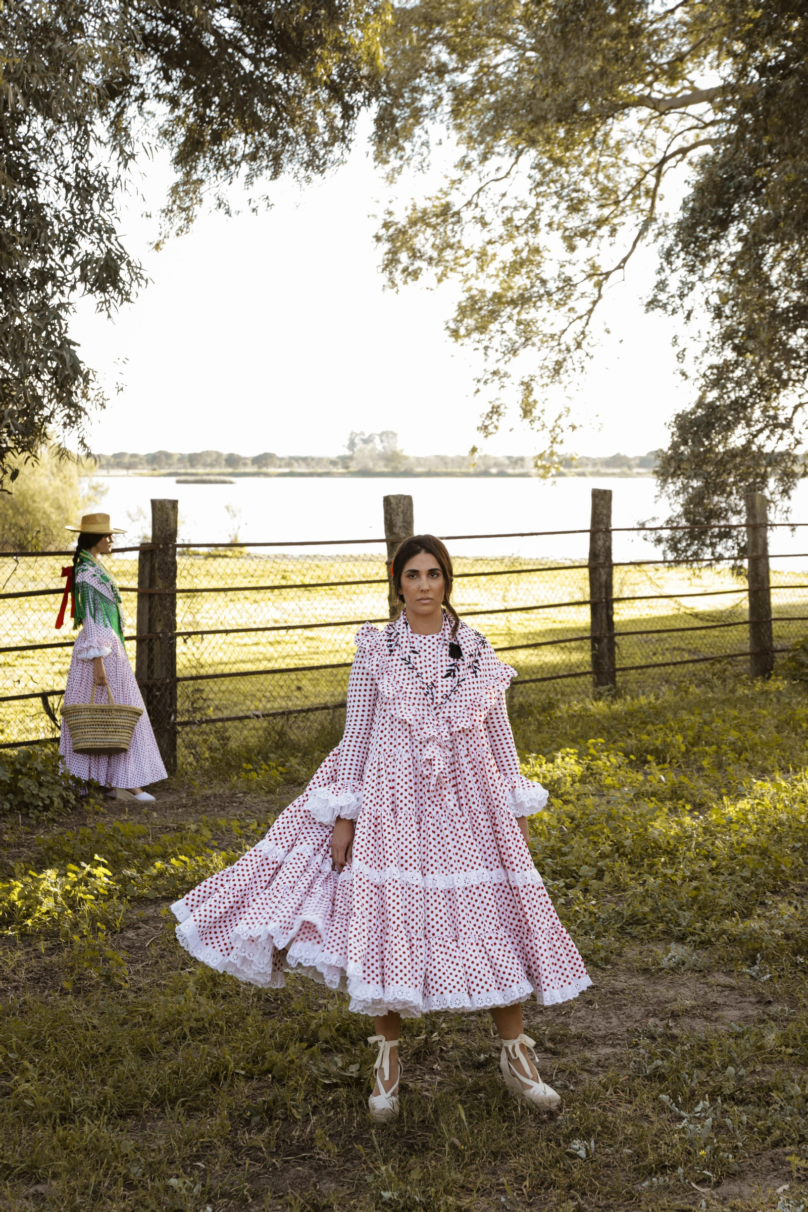 El Rocío 2023: Así es la nueva colección de moda flamenca de Gil Ortiz