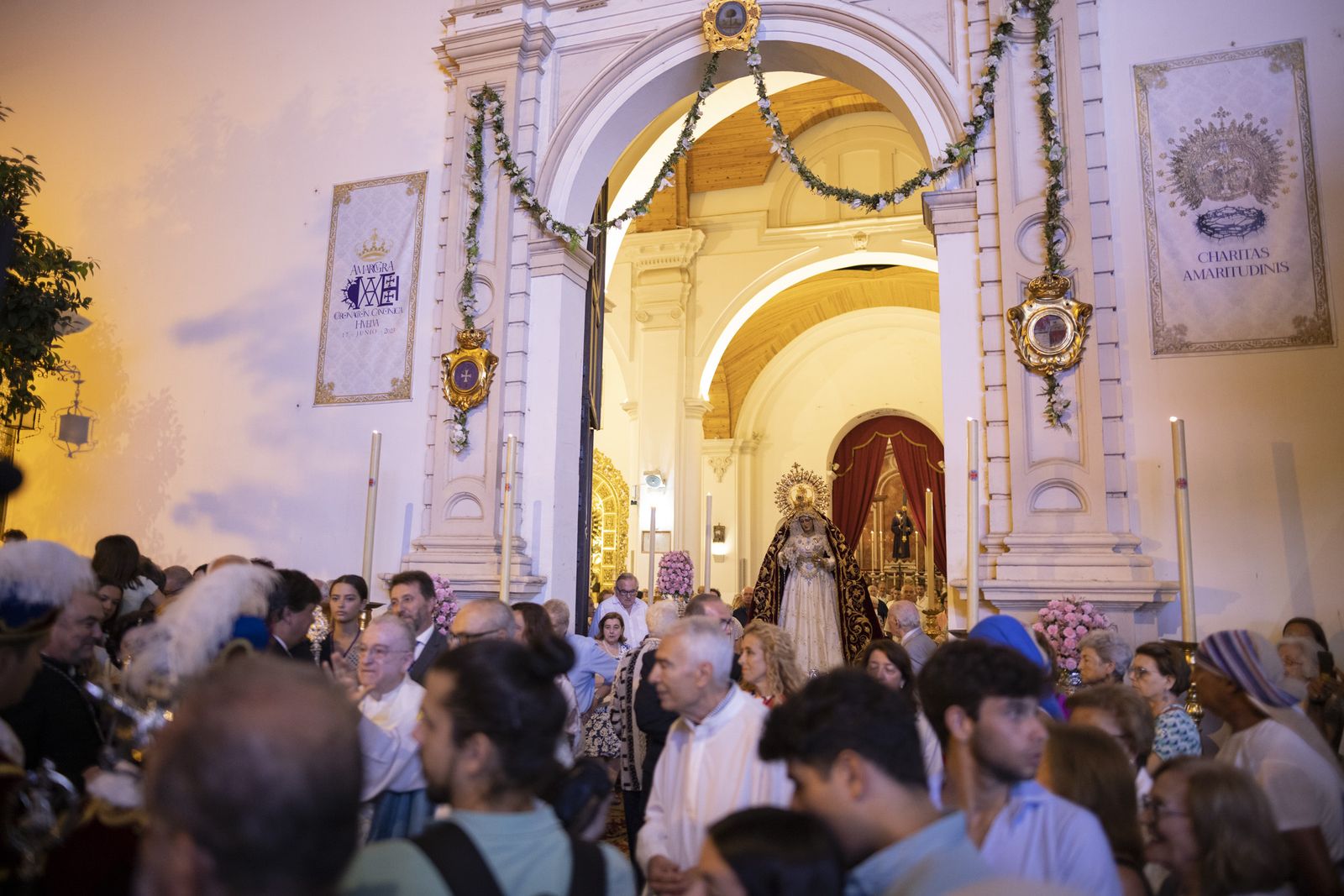 Imágenes de la procesión de la Virgen de la Cinta por el centro de la ciudad