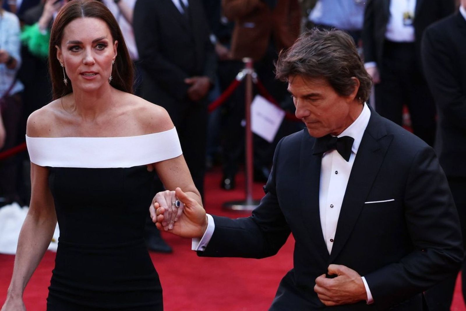 Catalina de Cambridge y Tom Cruise, de la mano en la 'premiere' de 'Top Gun: Maverick' la noche del jueves en Londres.