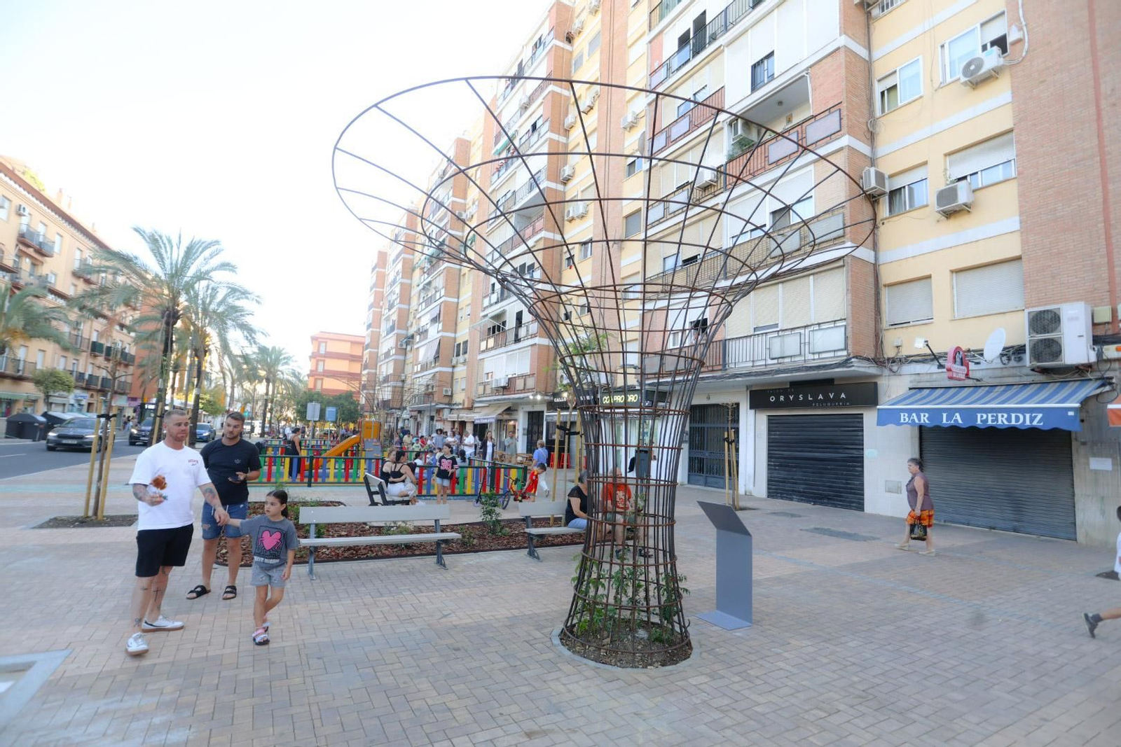 Imágenes de la inauguración de la remodelación de la zona de la antigua Fábrica de Harina en el Barrio de Las Colonias