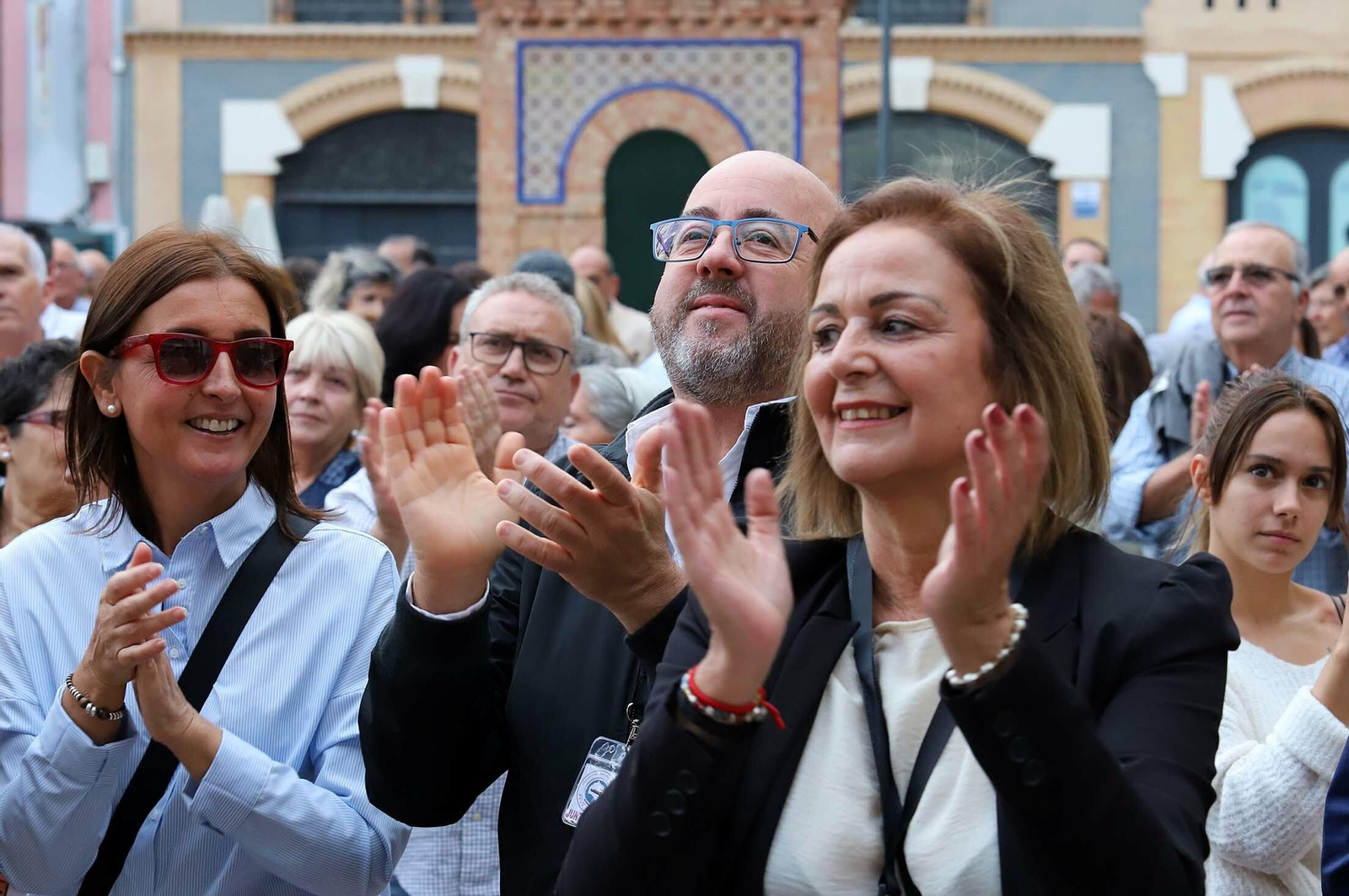 Imágenes de la concentración en defensa de la llegada del AVE a Huelva