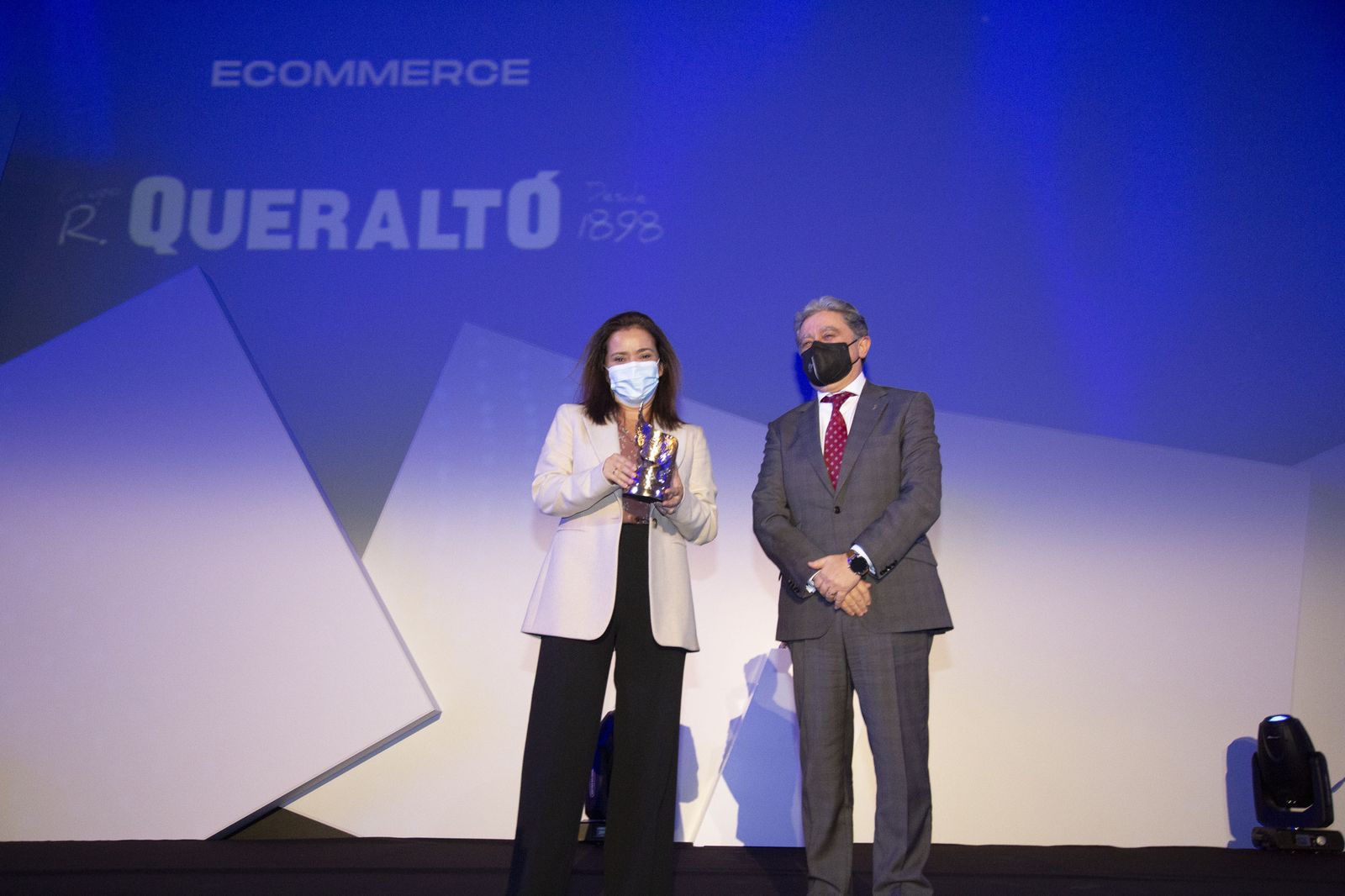 Entrega del Premio Alas de Extenda a Queraltó.