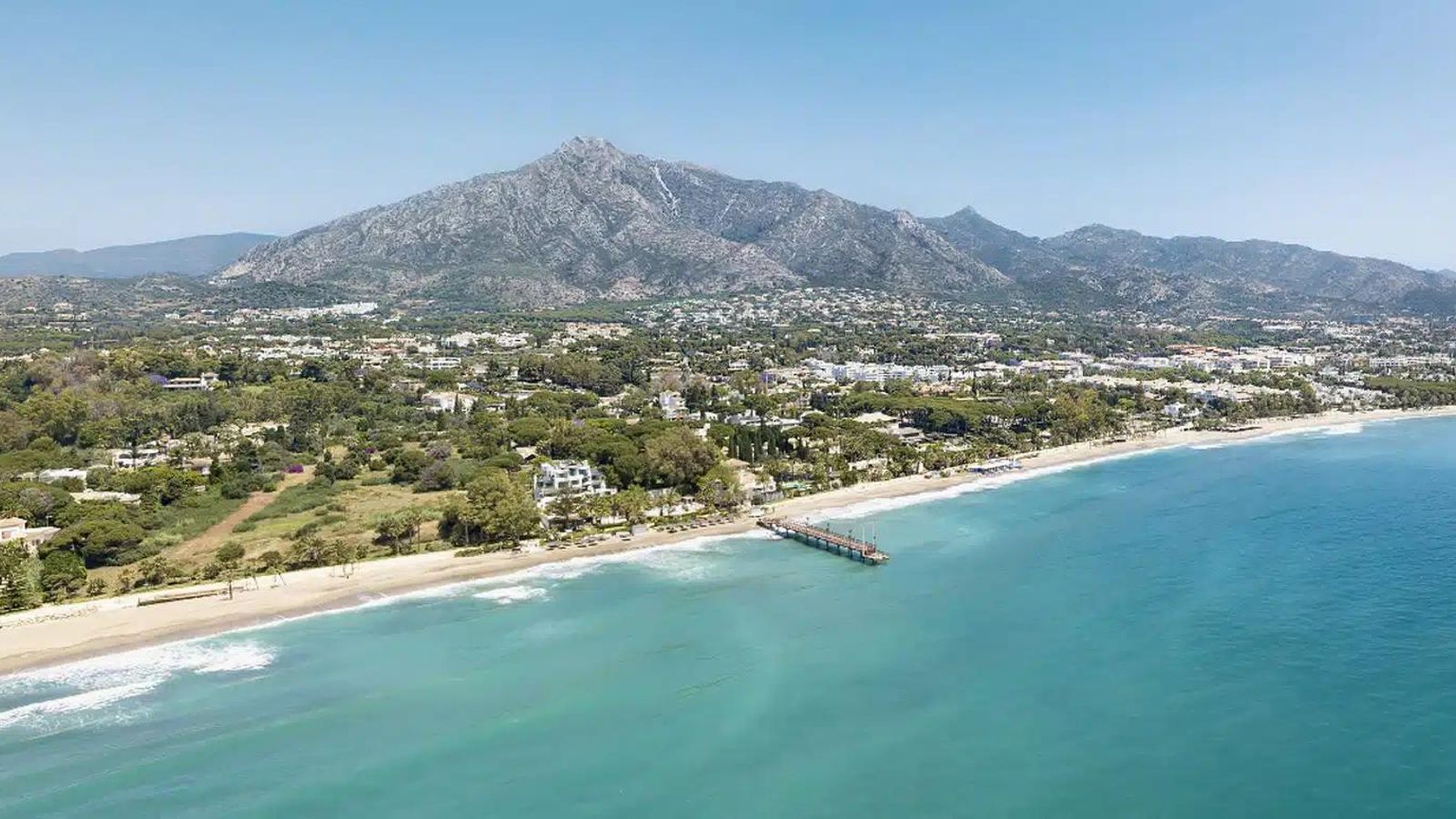 La playa de Nagüeles.