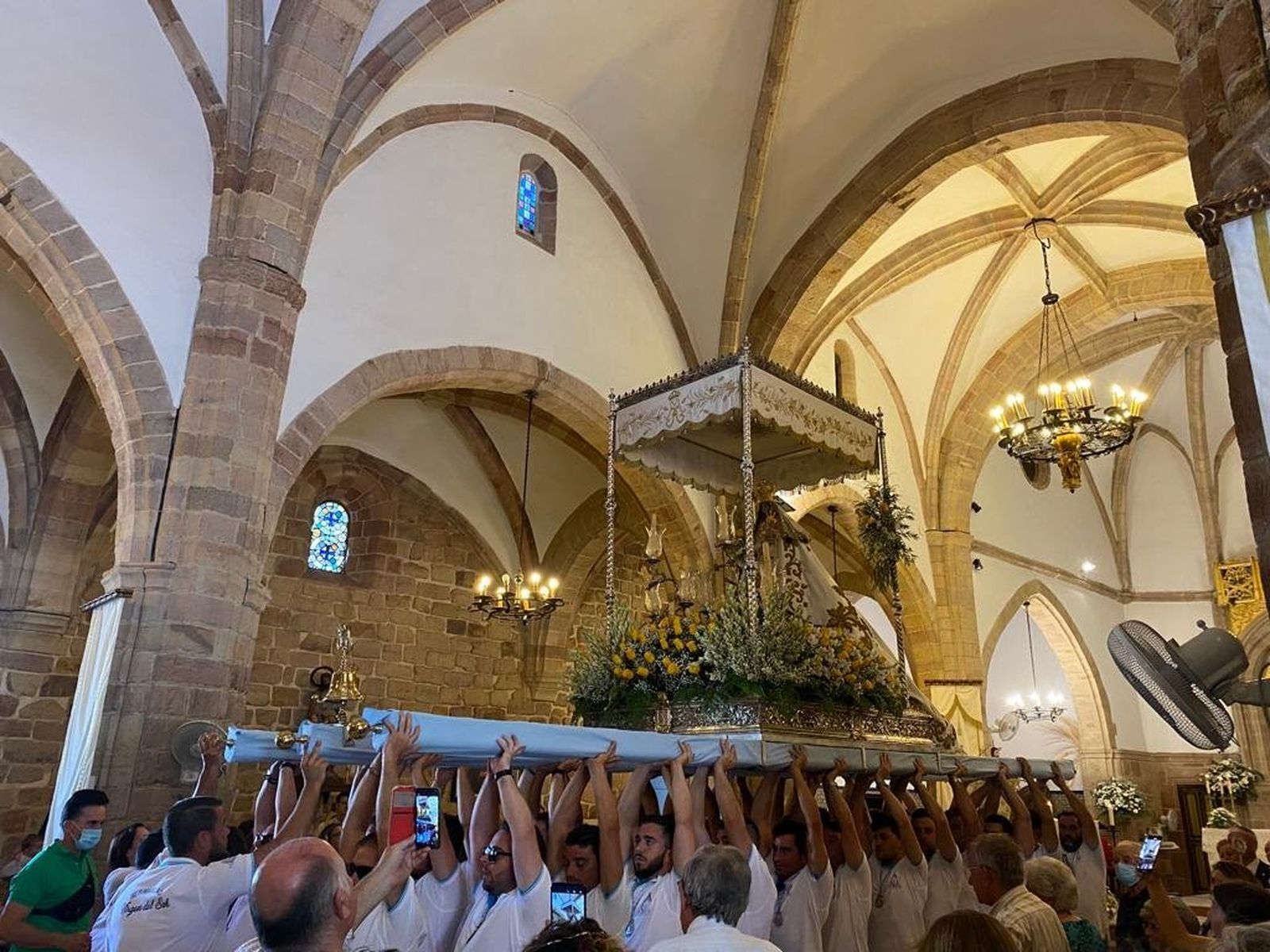 Las fotografías de la procesión de la Virgen del Sol por las calles de Adamuz