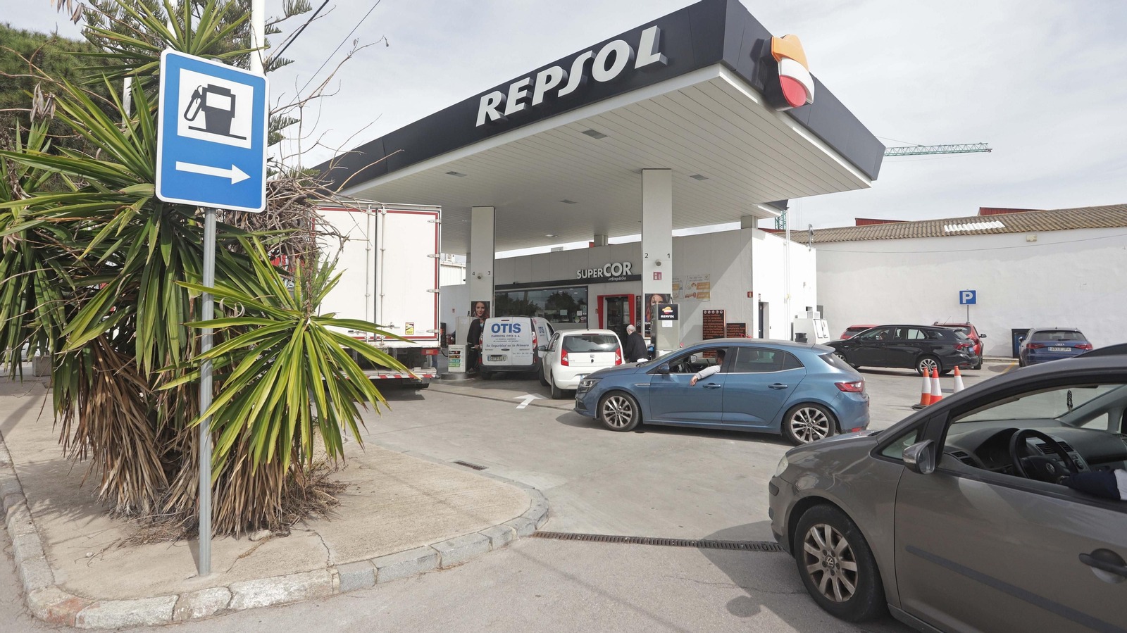 Fotos de colas en las gasolineras del Campo de Gibraltar