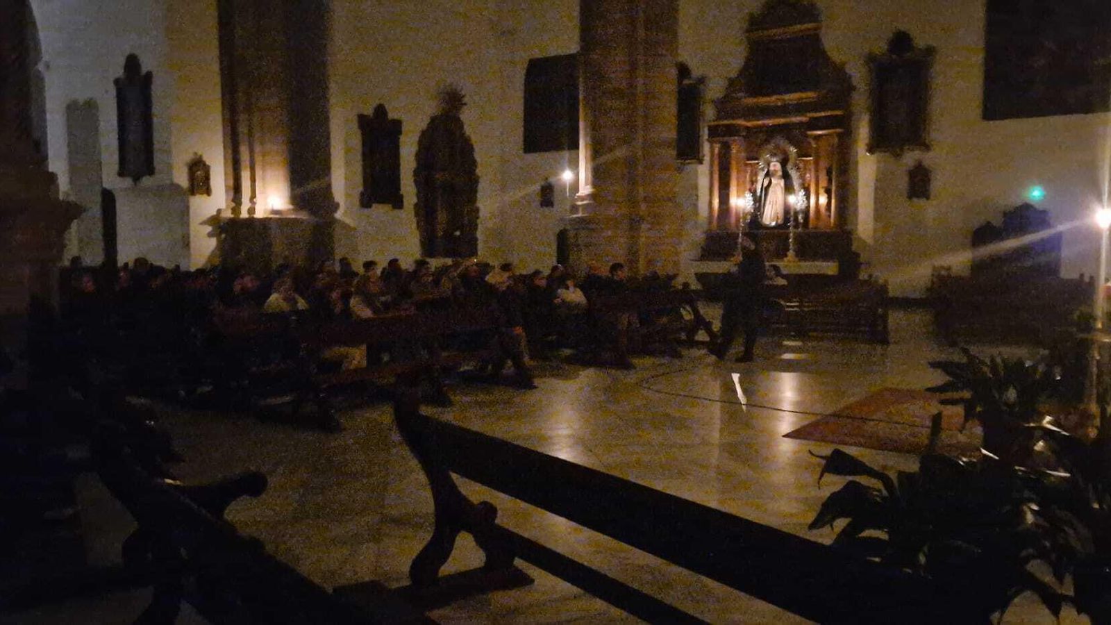 Visita nocturna al interior del templo