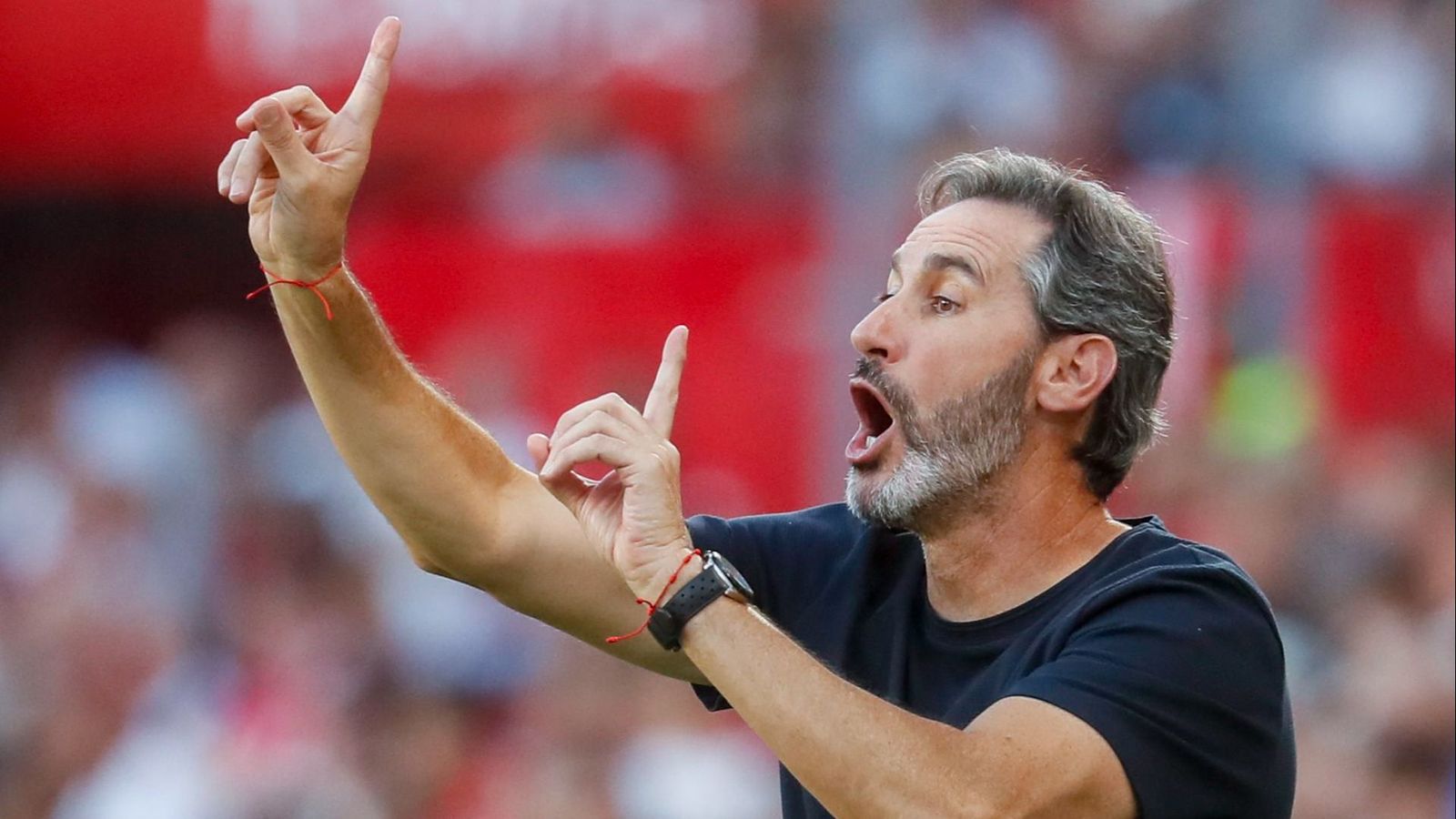 Vicente Moreno, dando una indicación en el Ramón Sánchez-Pizjuán.