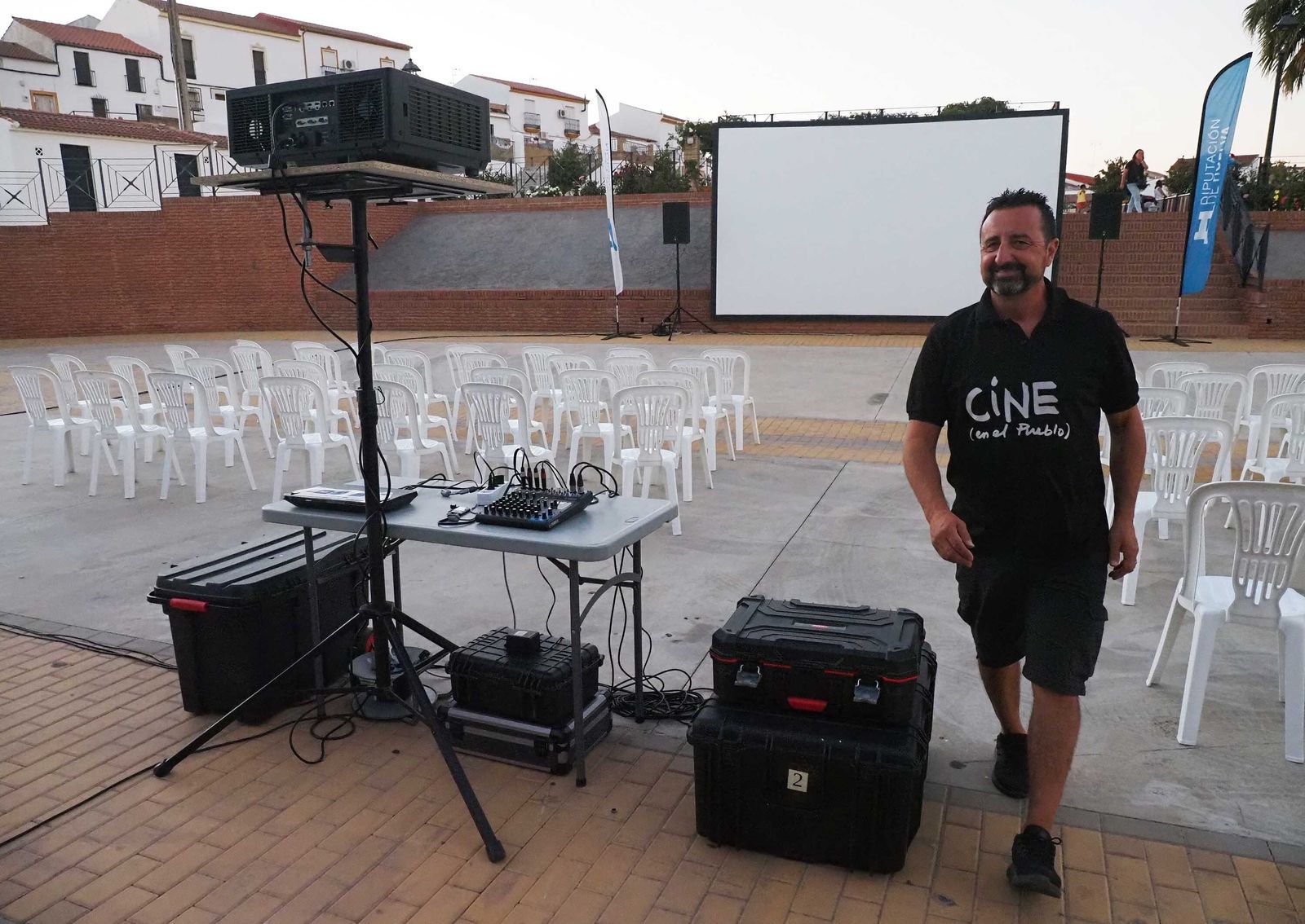 Imágenes del ciclo de cine en los pueblos de la Diputación de Huelva.