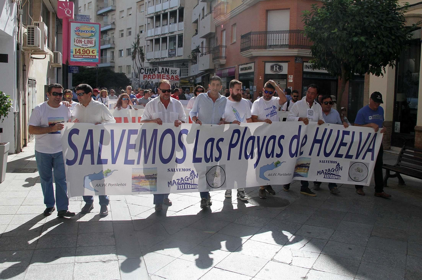 Imágenes de la manifestación "Salvemos las Playas de Huelva"