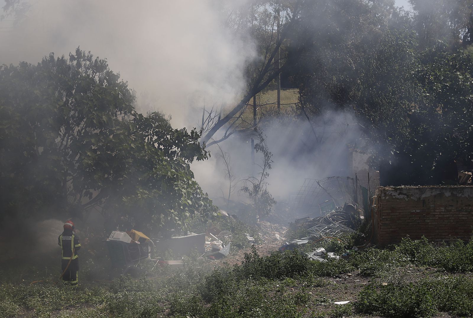 Incendio en las casas abandonadas de la calle Valverde del Camino en Huelva