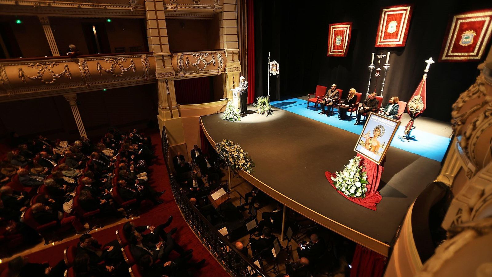 Cientos de onubenses asisten al Pregón de San Sebastián 2024 en el Gran Teatro