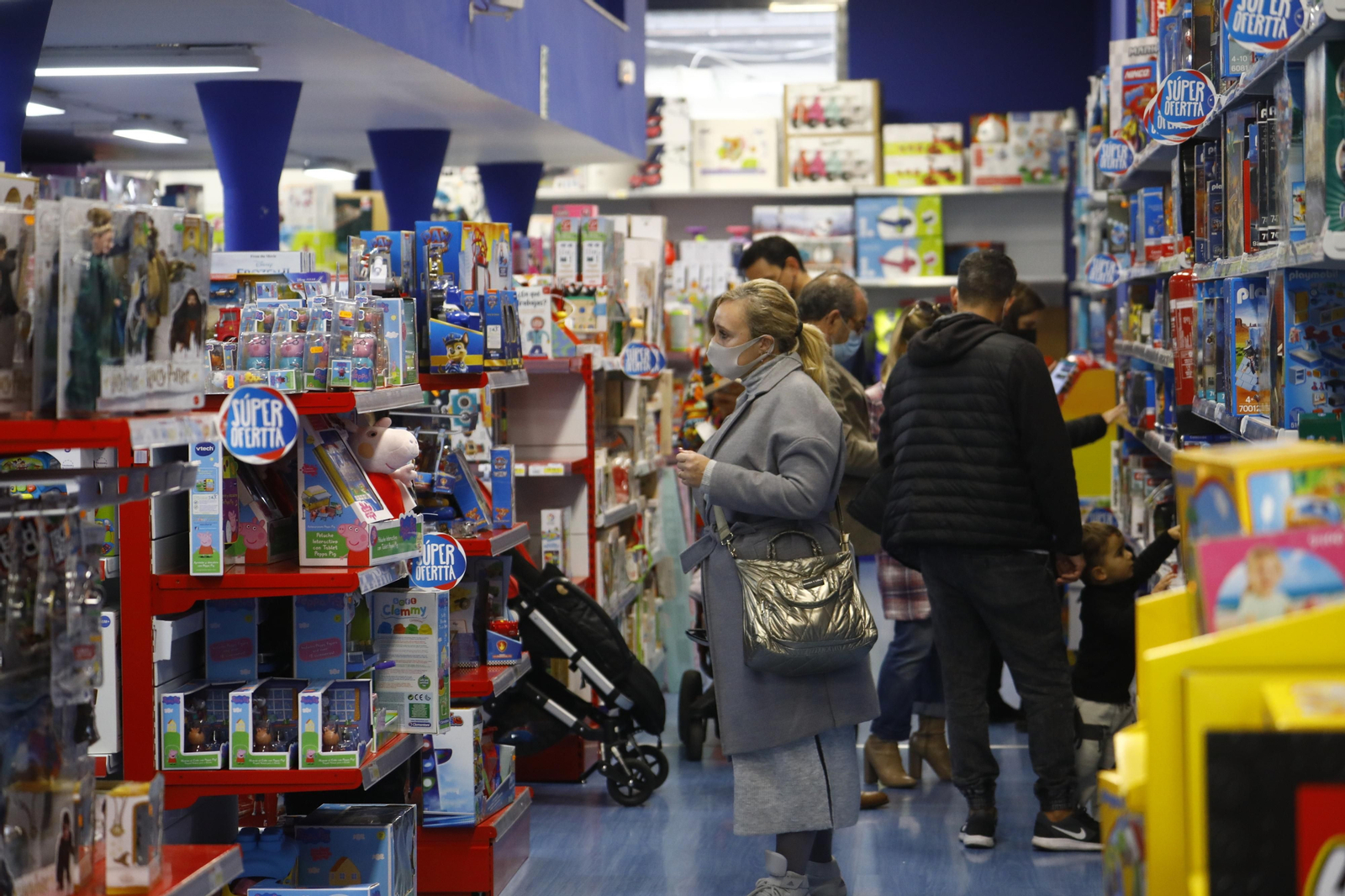 Los últimos días para comprar los regalos de Reyes, en fotografías