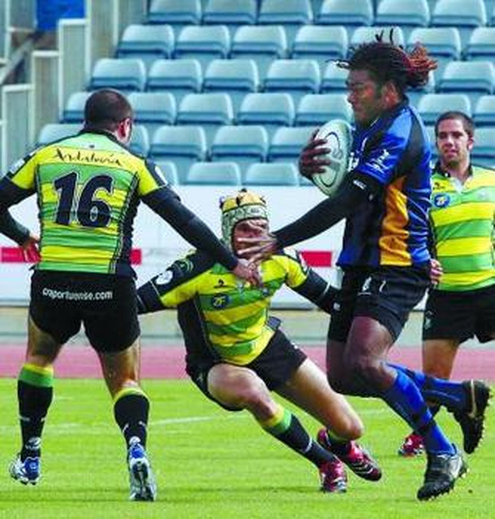 Bobby Nave se escapa en la jugada del segundo ensayo local.