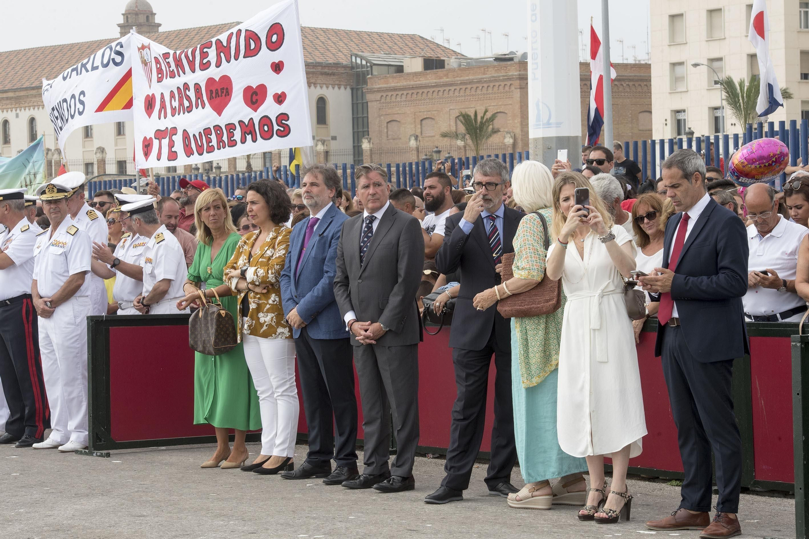 Imágenes de la llegada del 'Juan Sebastián de Elcano' a Cádiz.