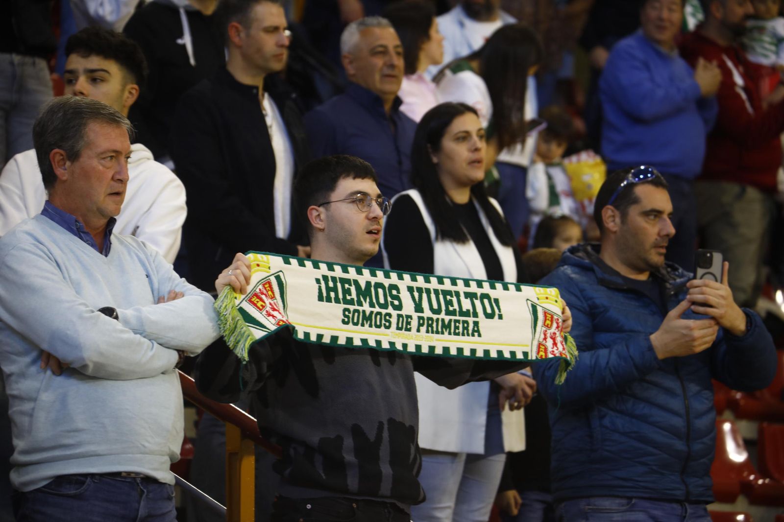 Las mejores fotos del ambiente en Vista Alegre para el Córdoba Futsal - Noia