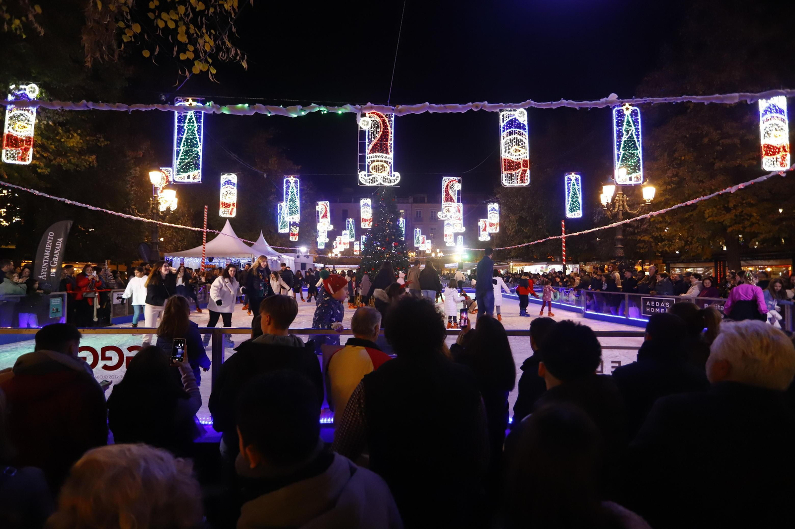 El encendido de las luces de Navidad de Granada en imágenes
