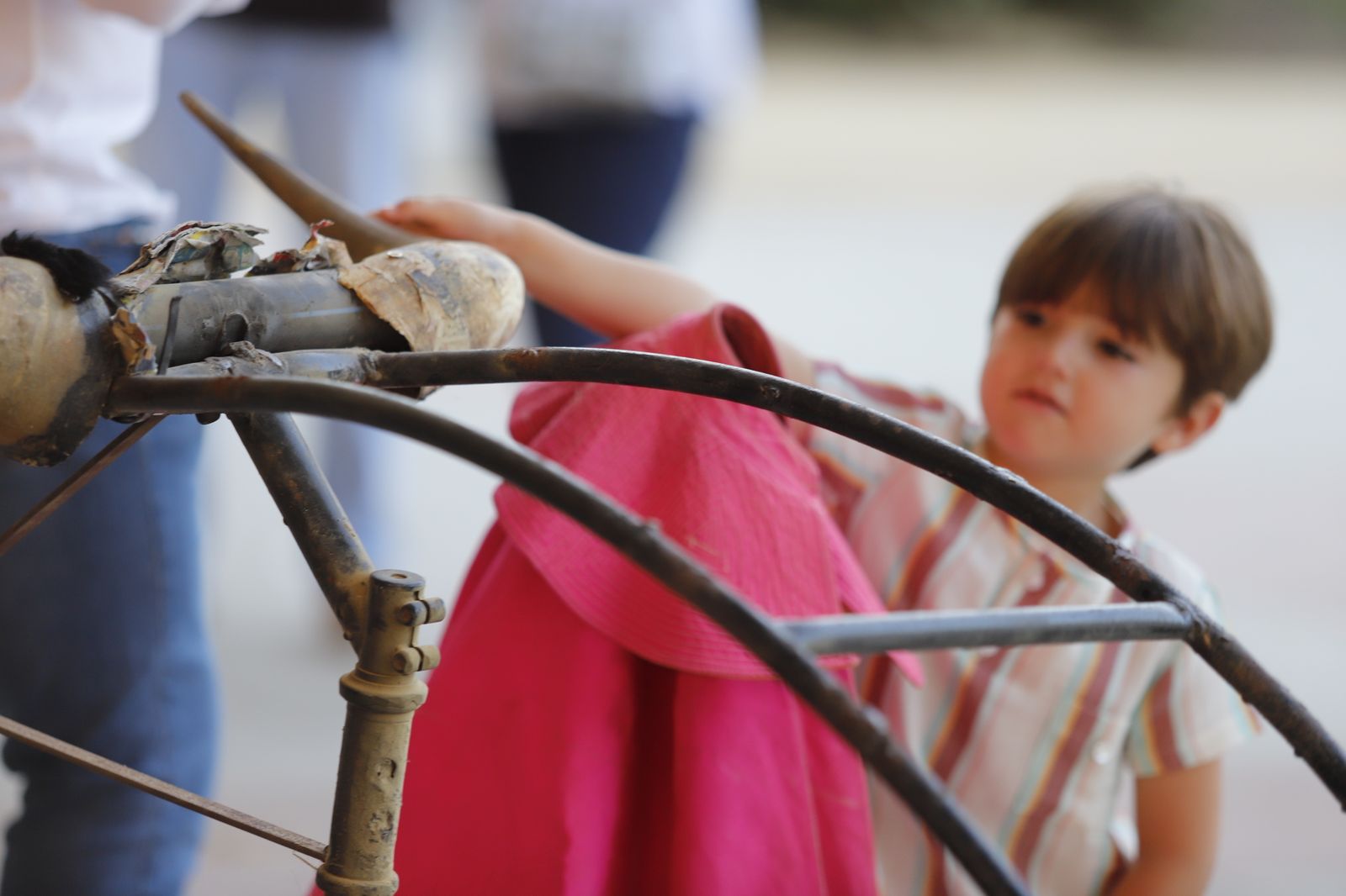 El diestro Daniel Luque lleva a cabo la 'Escuela de Toreo en las calles de Huelva'