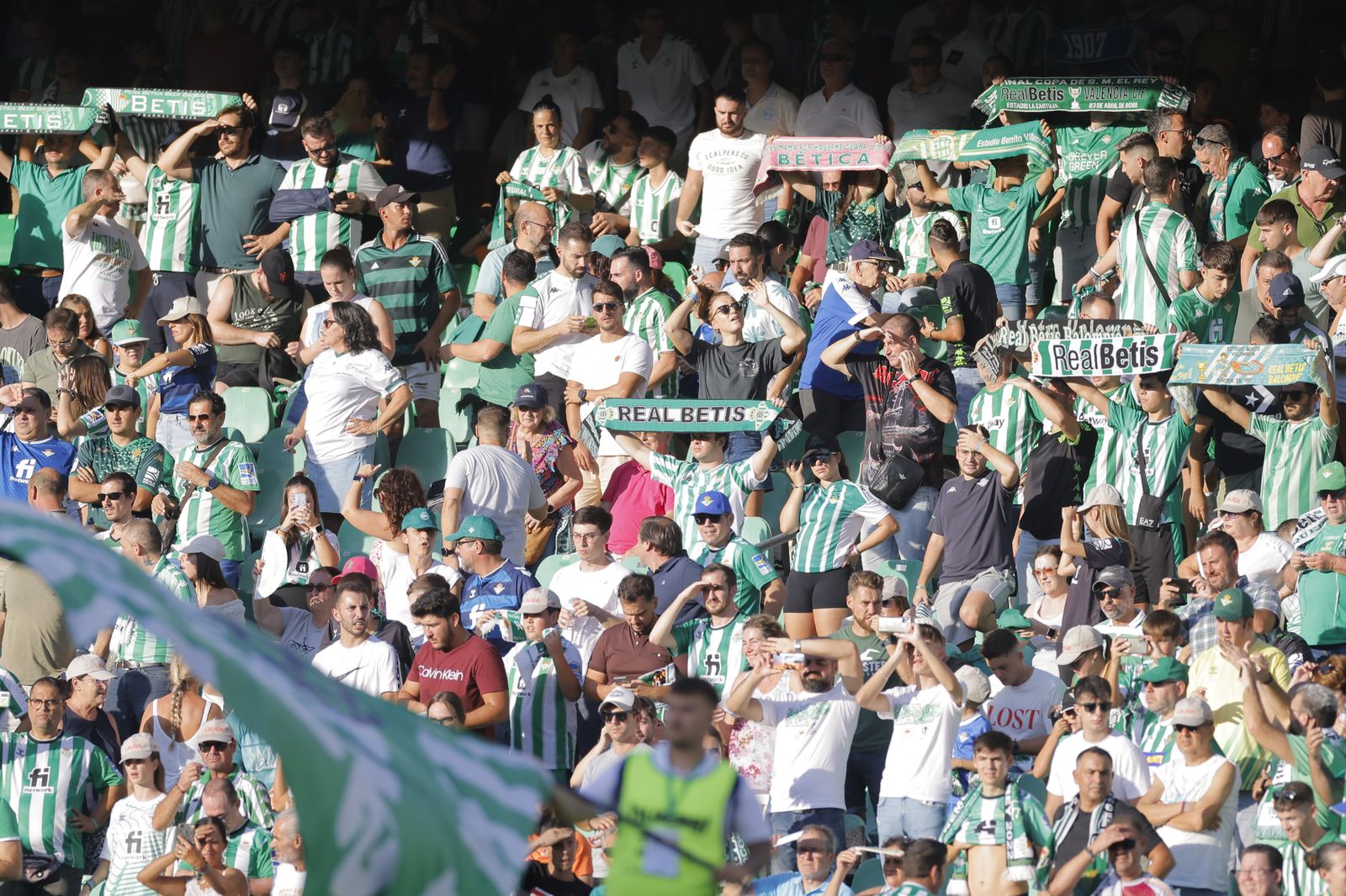 Búscate en la fotos del Betis-Sparta