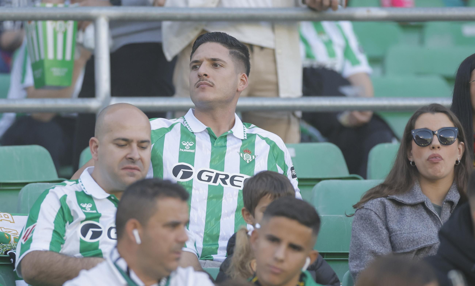 Búscate en las fotos del Betis - Barcelona