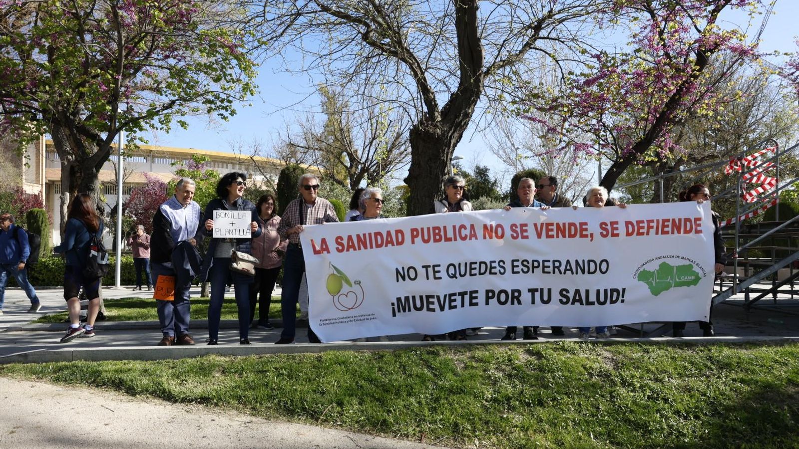 Protesta por la sanidad pública, en los accesos al nuevo centro de la salud.