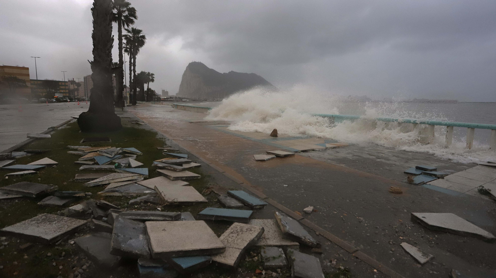 Fotos de los destrozos del temporal de levante en La Línea