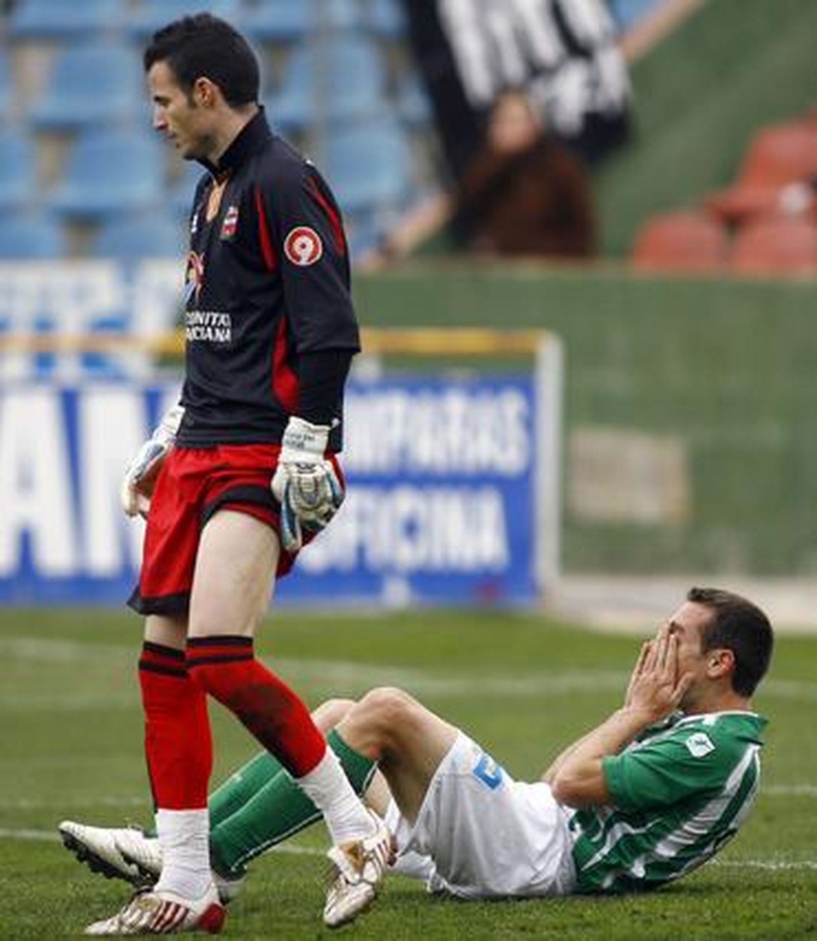 El equipo verdiblanco no puede sacar adelante los partidos lejos del Manuel Ruiz de Lopera. / LOF
